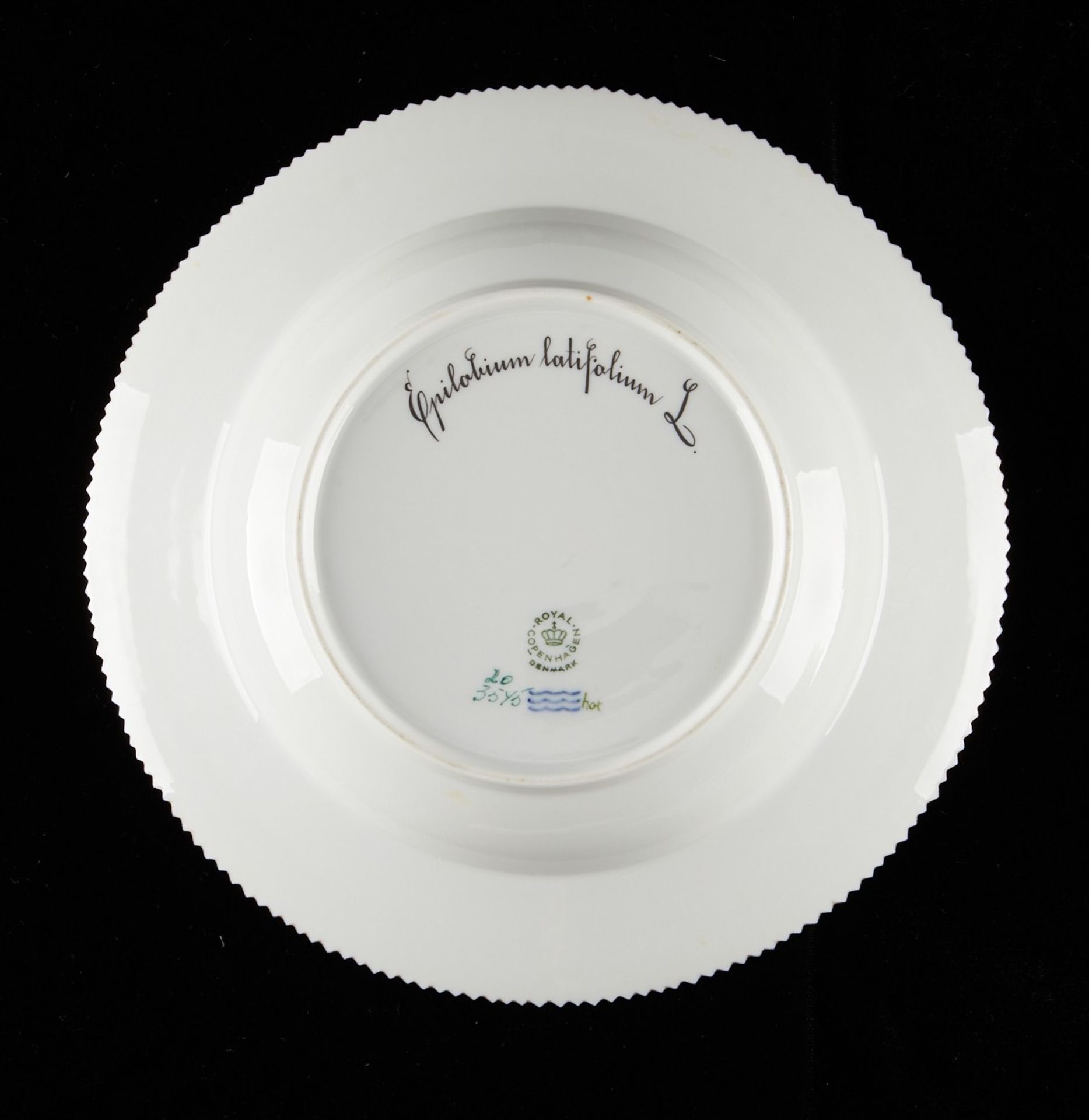 Set: 12 Flora Danica Flat Rim Soup Plates - Bild 8 aus 27