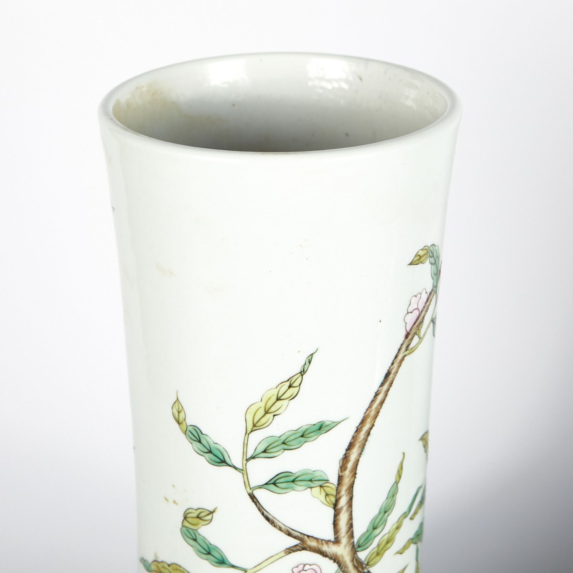 Pr of Modern Chinese Porcelain Peach Blossom Vases - Bild 6 aus 8