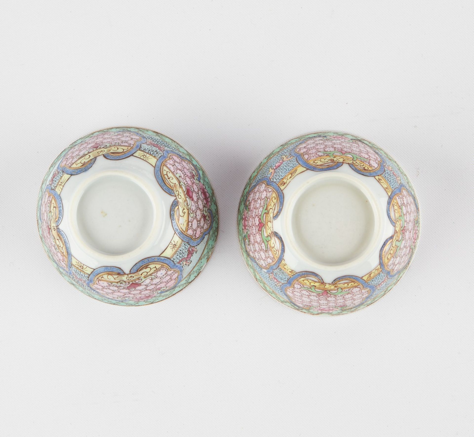 Pr: 18th c. Chinese Porcelain Famille Rose Cups and Saucers - Bild 8 aus 10