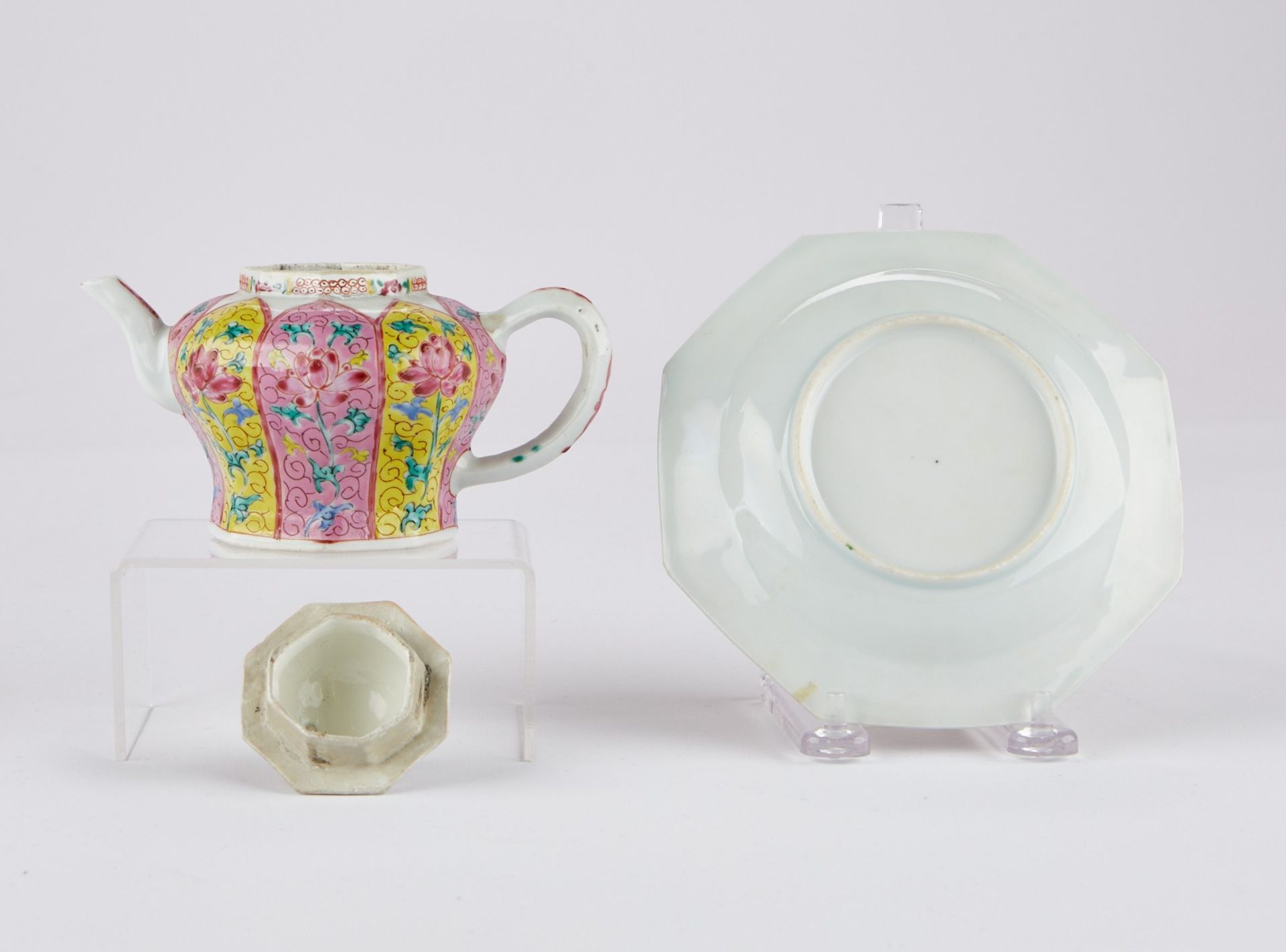 18th c. Chinese Export Porcelain Teapot and Undertray - Image 2 of 7