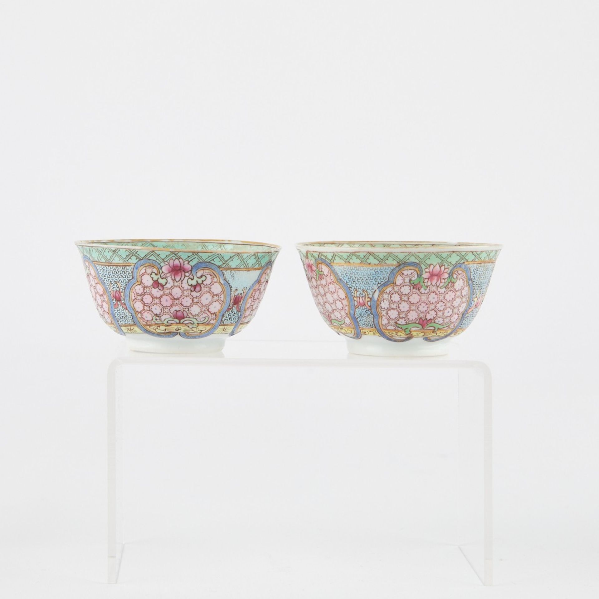 Pr: 18th c. Chinese Porcelain Famille Rose Cups and Saucers - Bild 6 aus 10