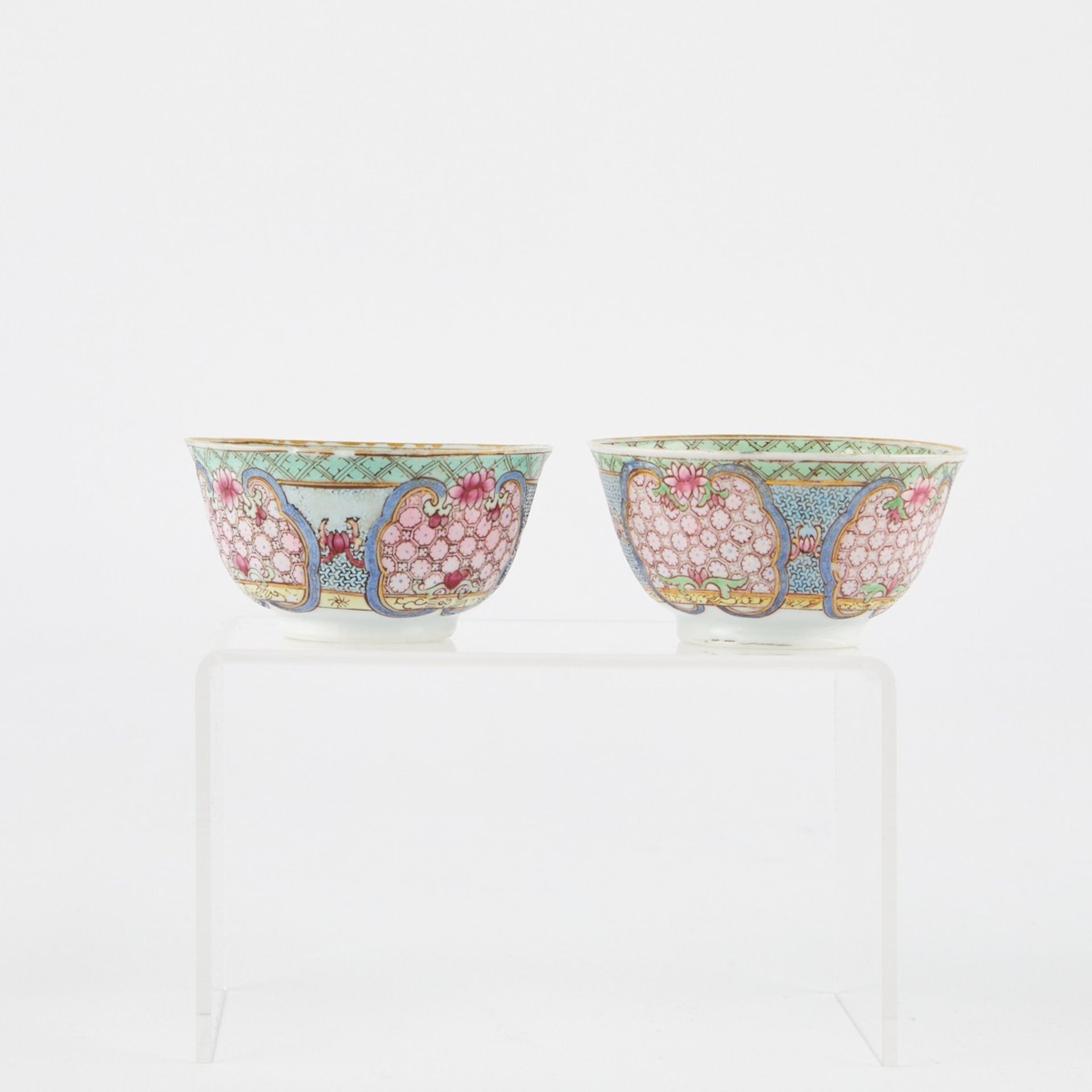 Pr: 18th c. Chinese Porcelain Famille Rose Cups and Saucers - Bild 5 aus 10