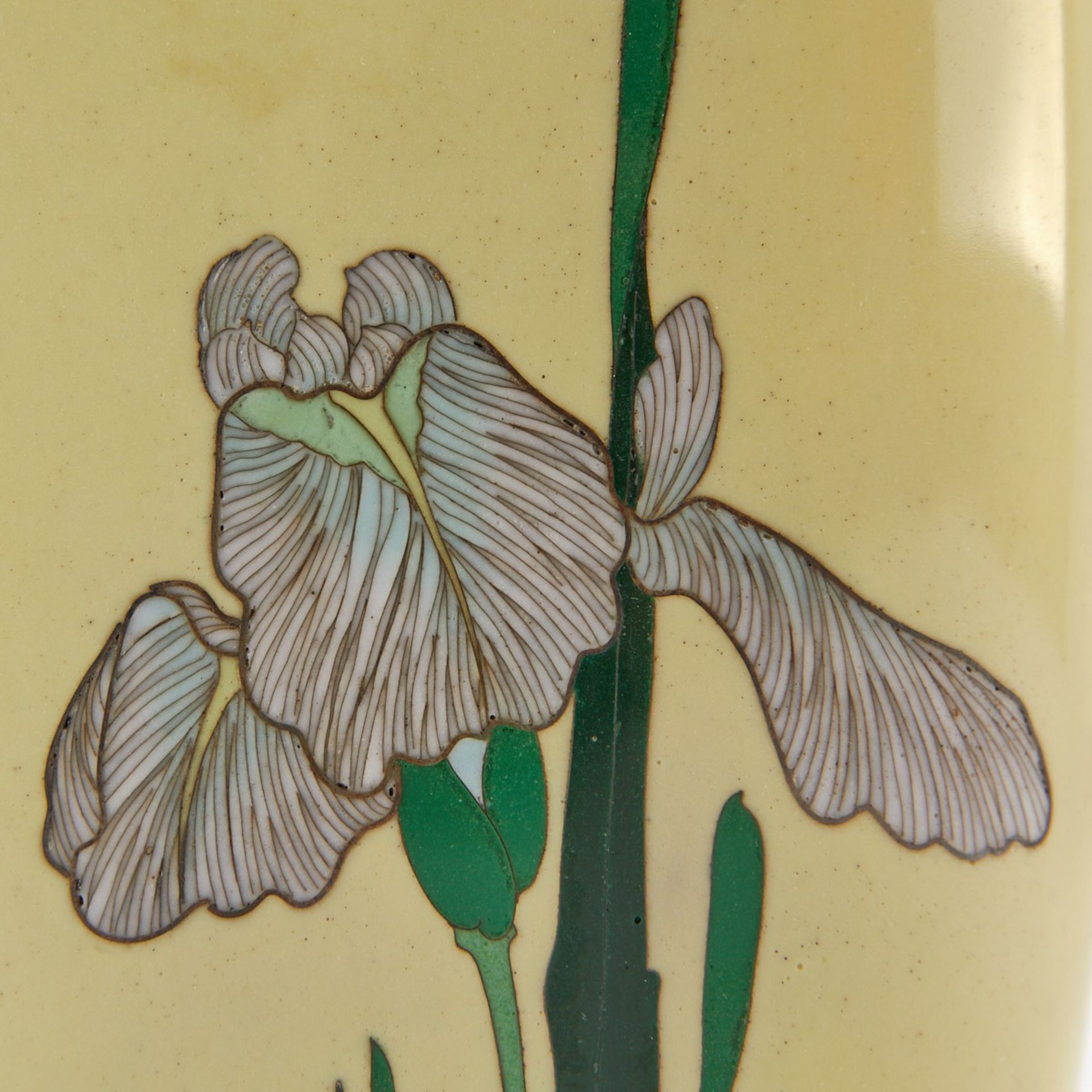 Japanese Cloisonne Narrow-Necked Vase w/ Irises - Bild 8 aus 11