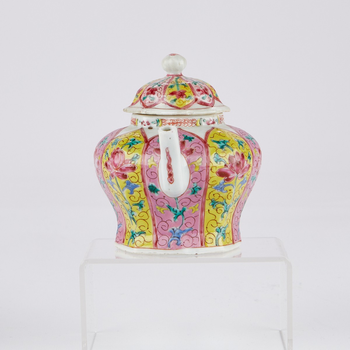 18th c. Chinese Export Porcelain Teapot and Undertray - Image 4 of 7