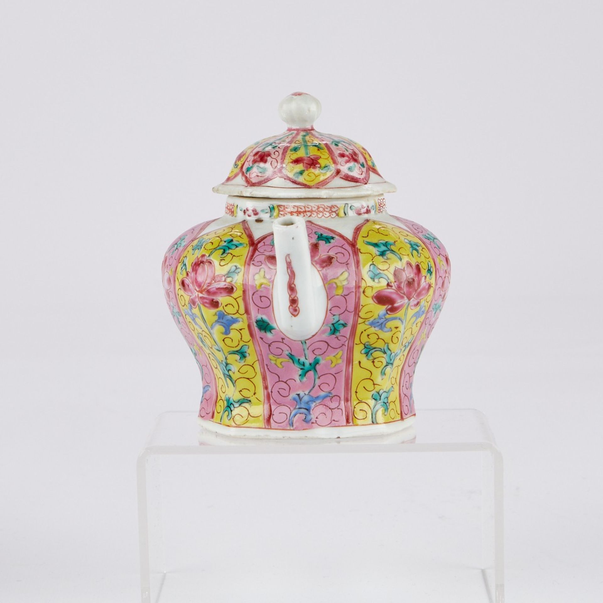 18th c. Chinese Export Porcelain Teapot and Undertray - Image 4 of 7