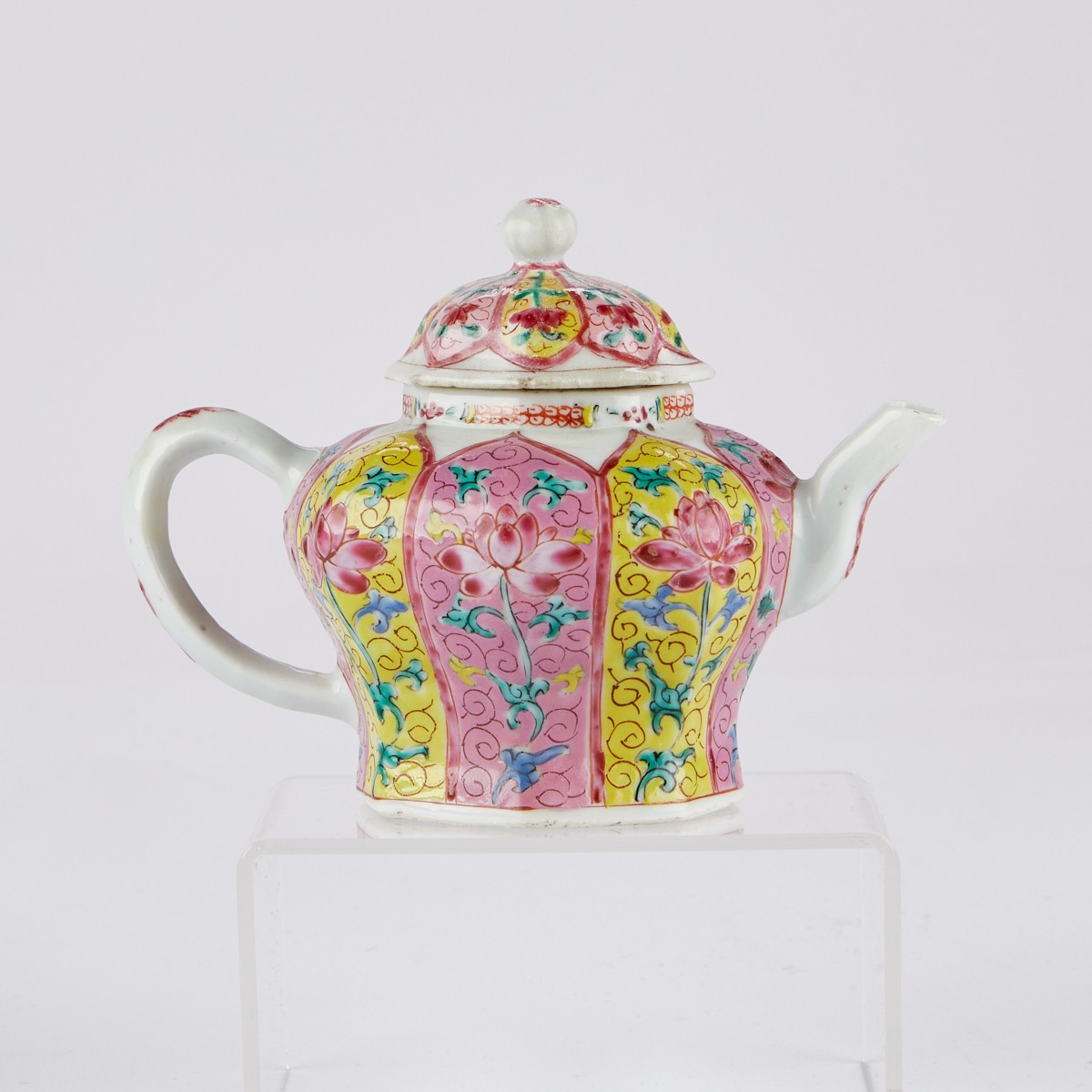 18th c. Chinese Export Porcelain Teapot and Undertray - Image 5 of 7