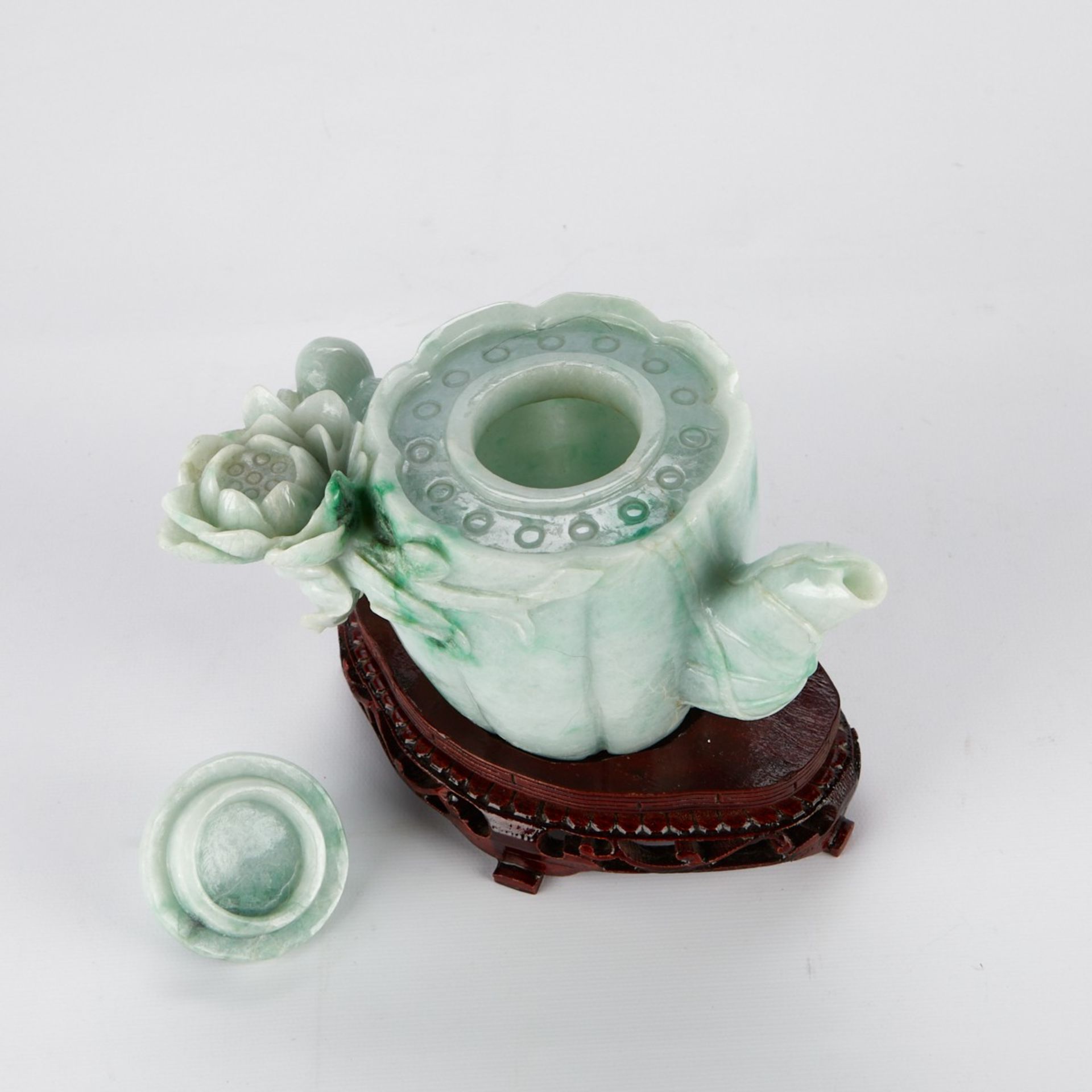 Fine Chinese Carved Jade Teapot in Lotus Pod Form - Bild 9 aus 10