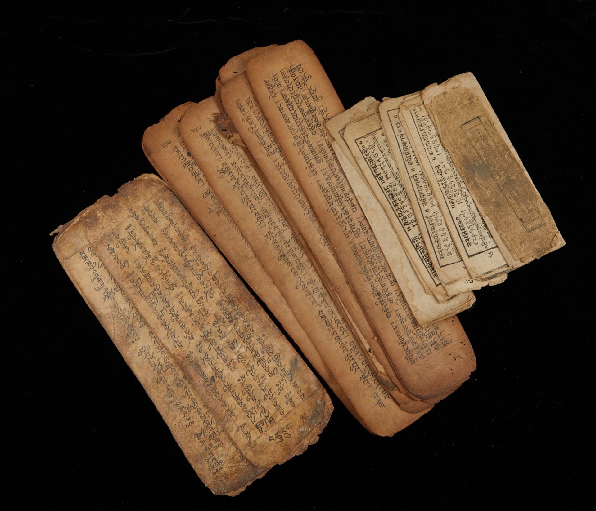 Grp: Early Tibetan/Thai Buddhist Manuscripts scrolls - Bild 3 aus 17