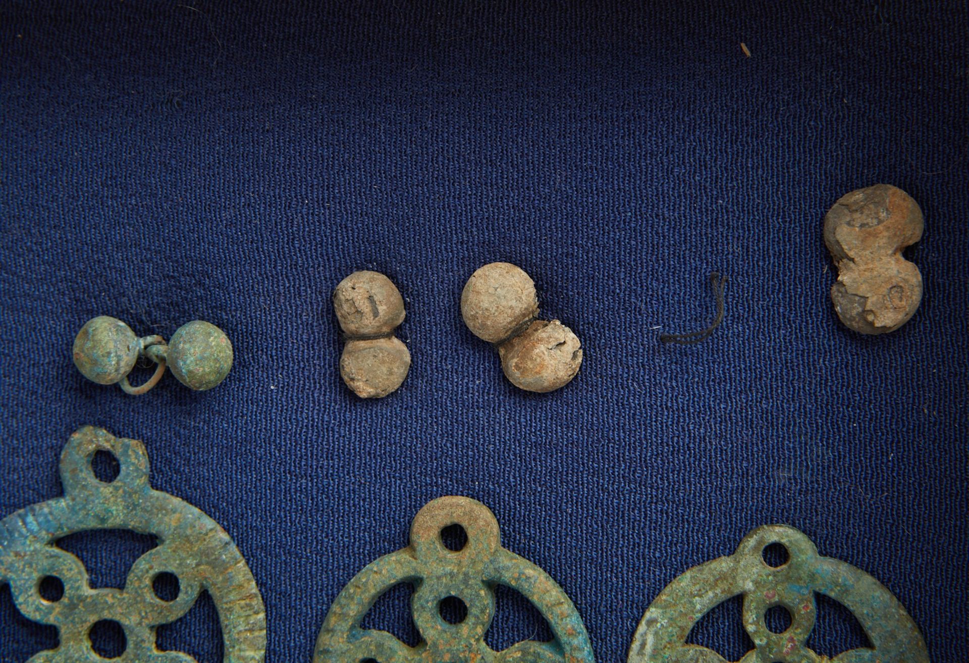 Grp: 16 Early Chinese Bronze Pieces - Bild 13 aus 14