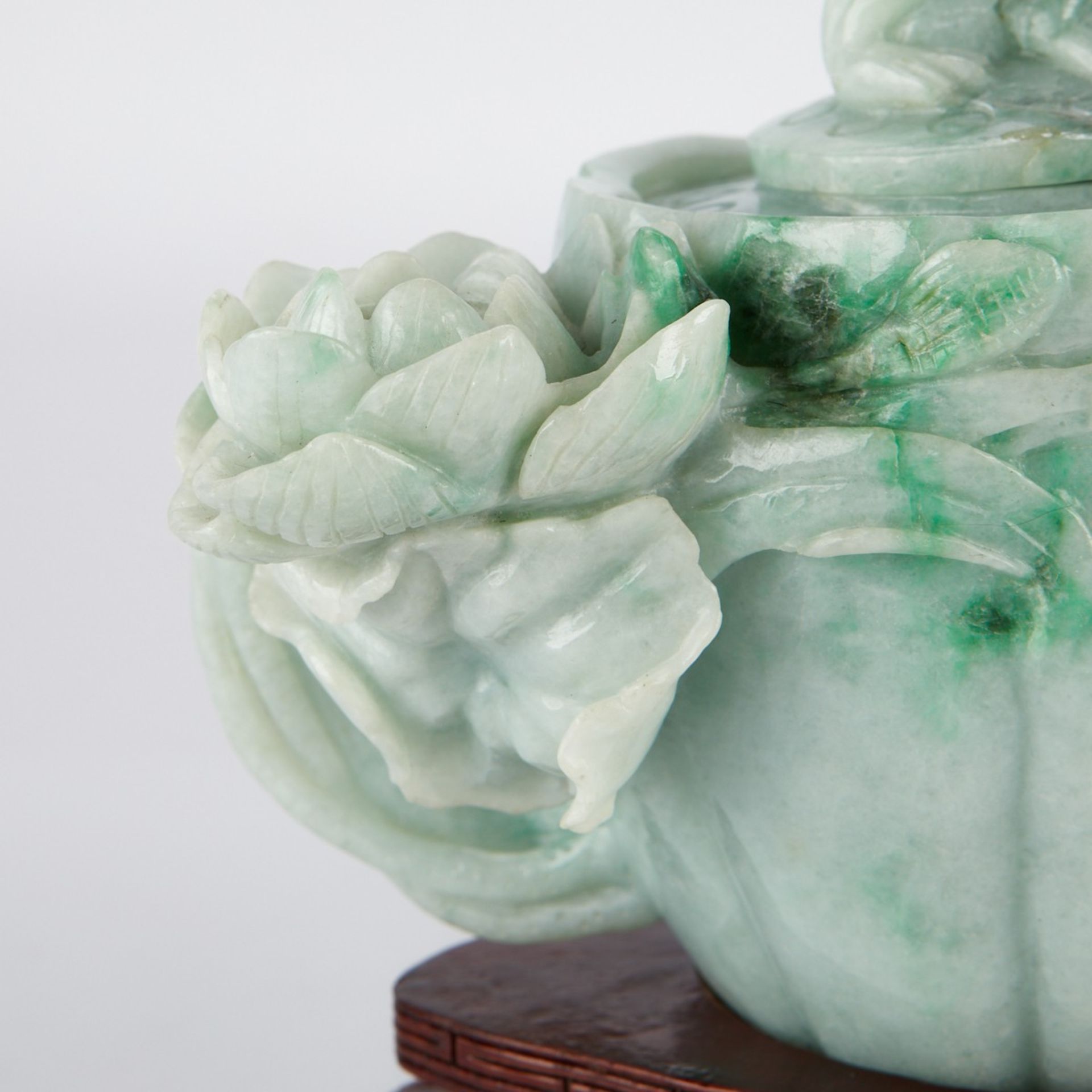 Fine Chinese Carved Jade Teapot in Lotus Pod Form - Bild 5 aus 10