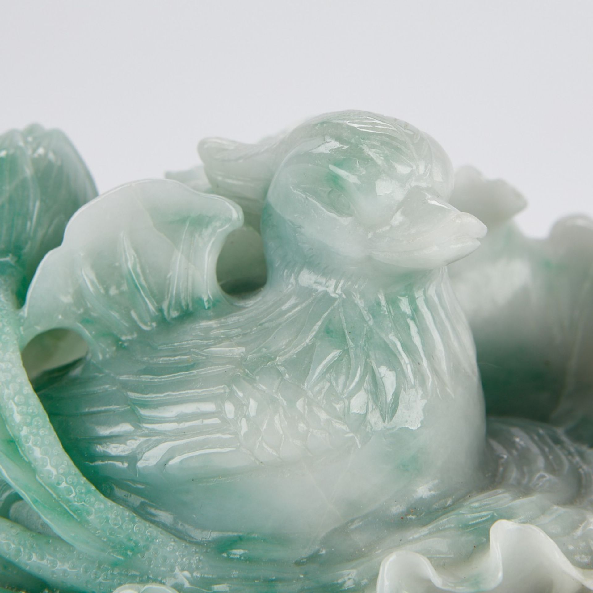 Chinese Green and White Jade Duck w/ Lotus - Bild 7 aus 11