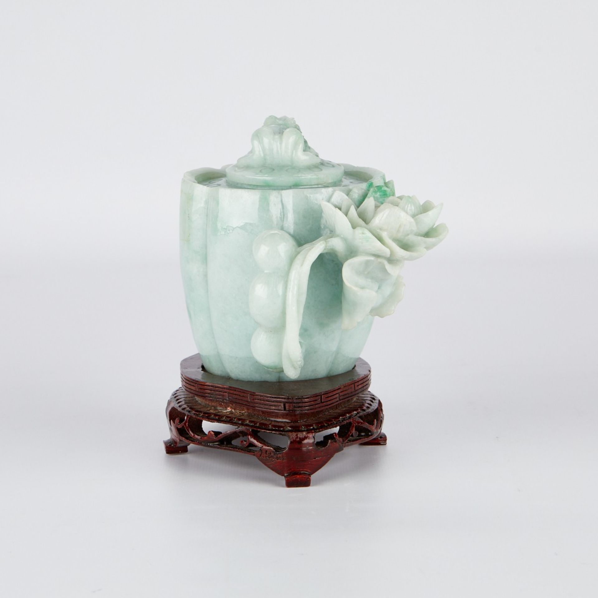 Fine Chinese Carved Jade Teapot in Lotus Pod Form - Bild 3 aus 10