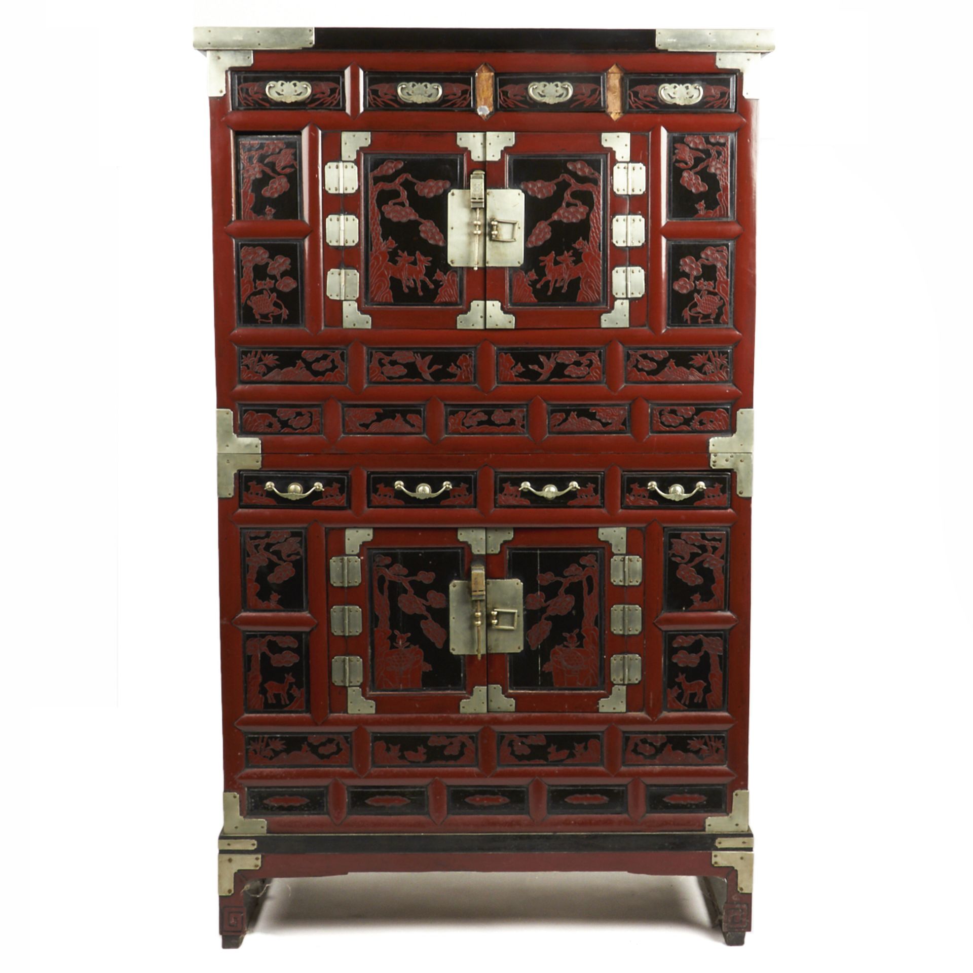 19th c. Korean Lacquered Wooden Bandaji Dresser