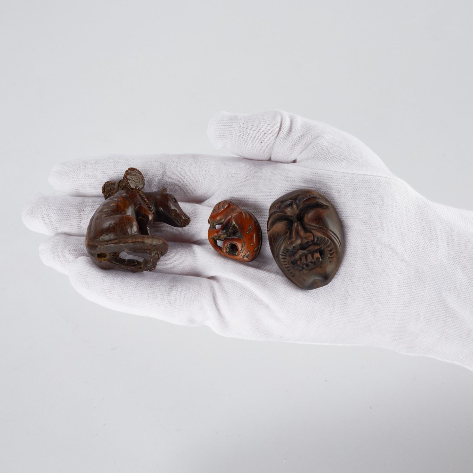 Grp: 3 Japanese Wooden Netsuke & Ojime - Bild 2 aus 3