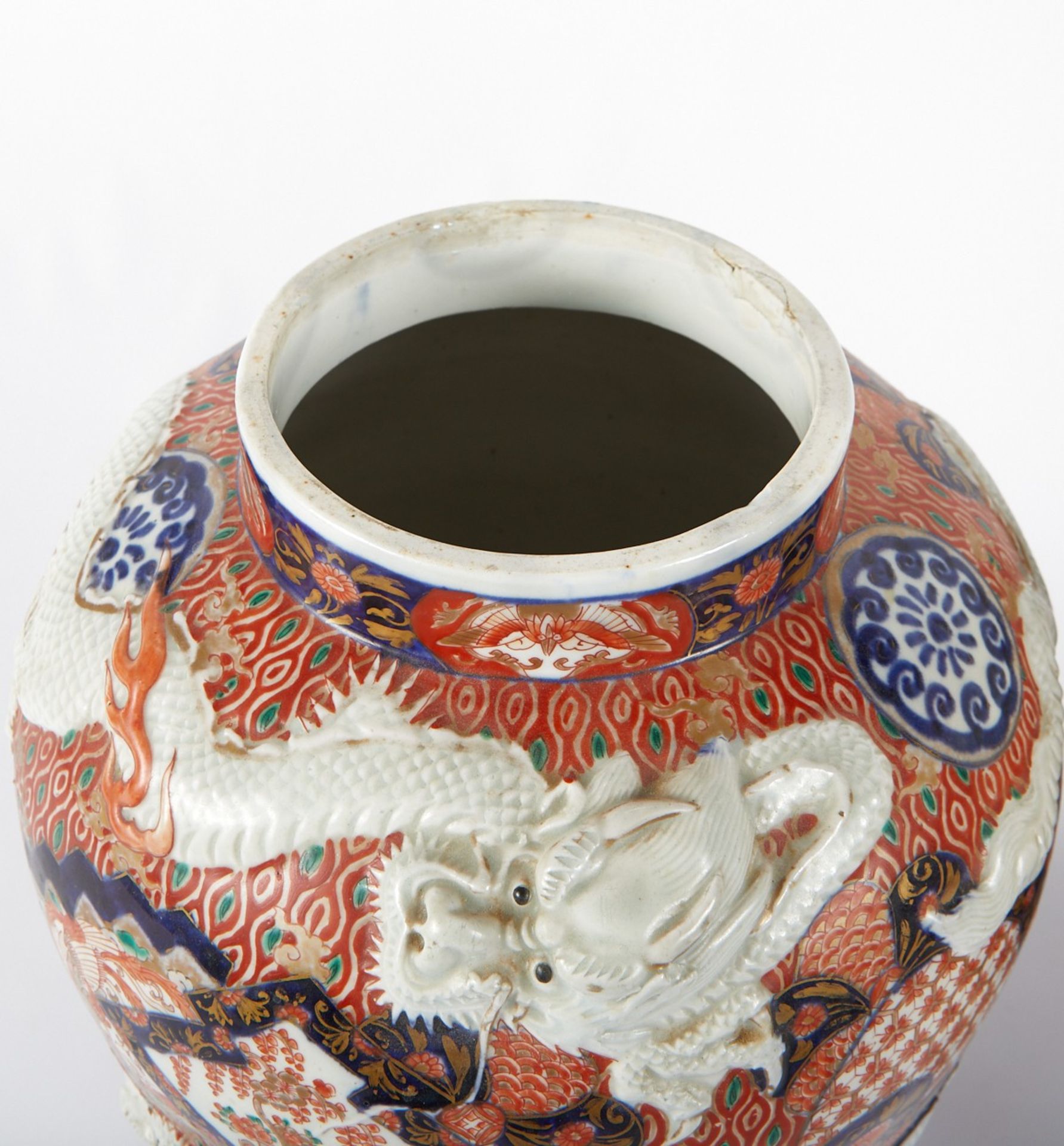 Grp: 2 Large Imari Urns w/ Dragons - Bild 9 aus 23