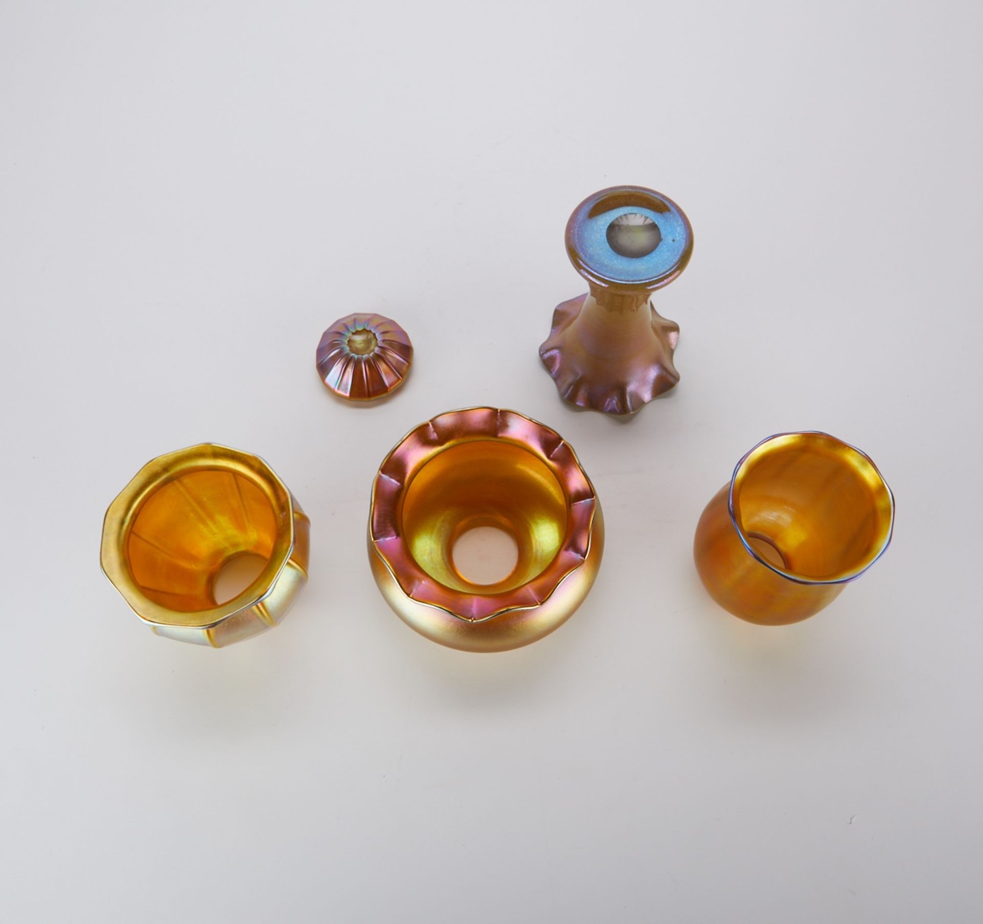 5 Quezal Glass - Lampshades, Salt Cellar, Vase - Bild 9 aus 10