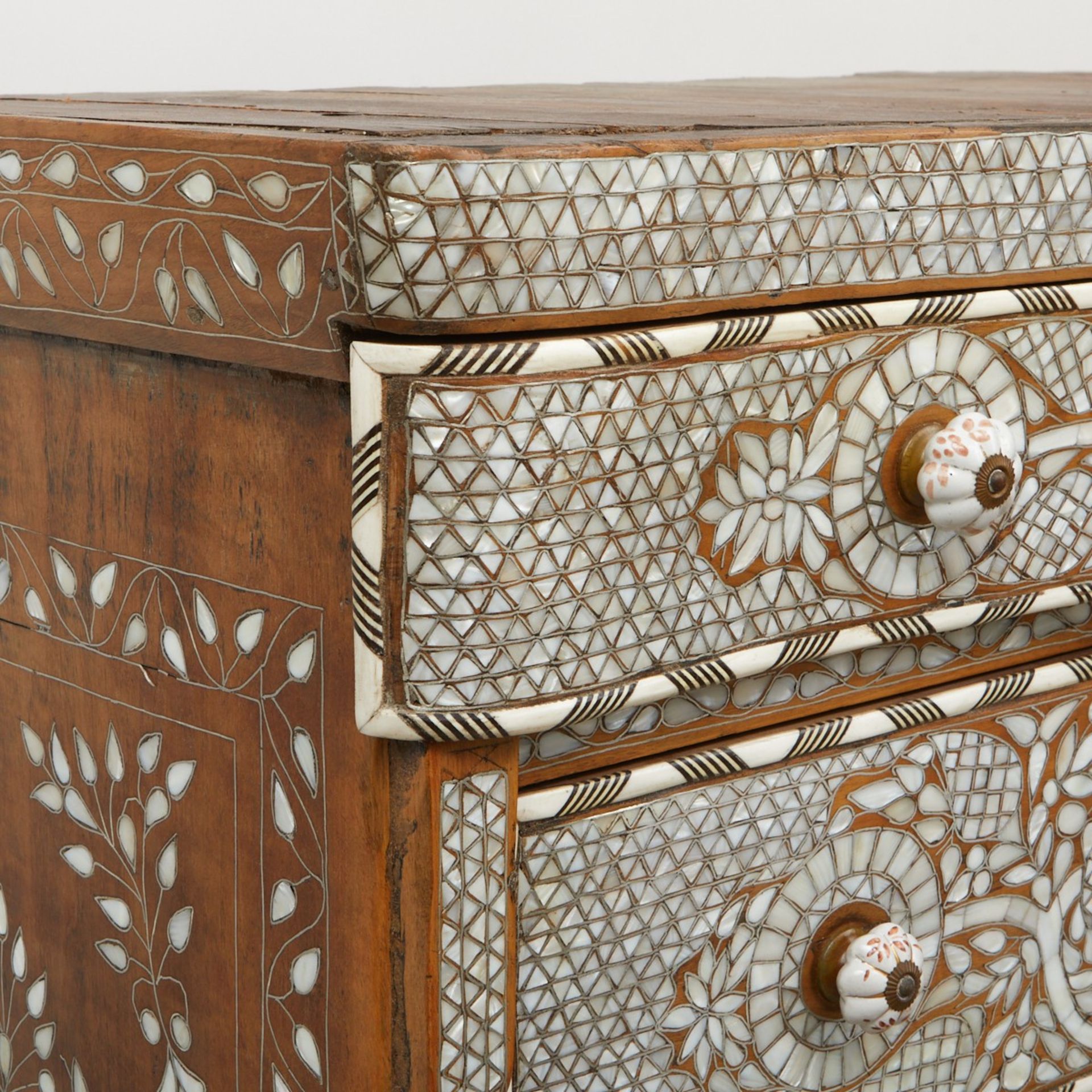 Syrian Mother of Pearl Inlaid Chest of Drawers - Bild 6 aus 9