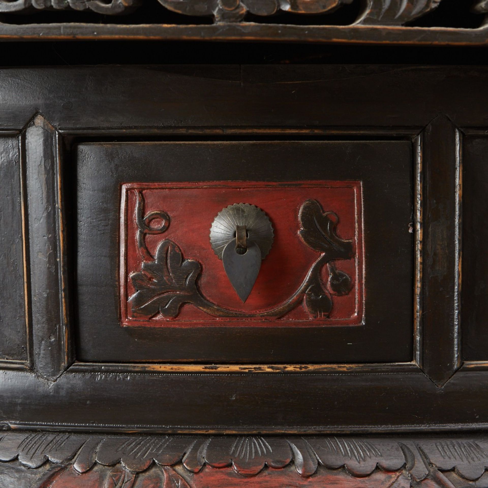 Chinese Round Carved Wood Table w/ Drawers 19th c. - Bild 9 aus 11