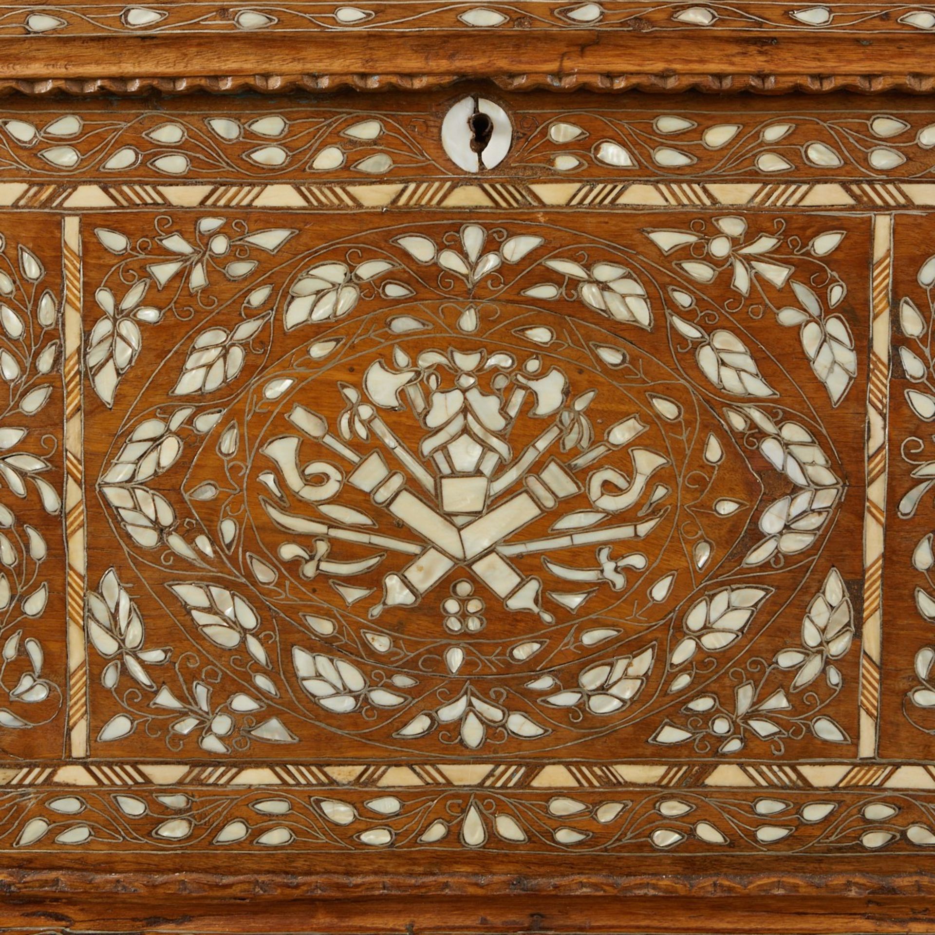 Syrian Mother of Pearl Inlaid Wedding Chest - Bild 7 aus 8