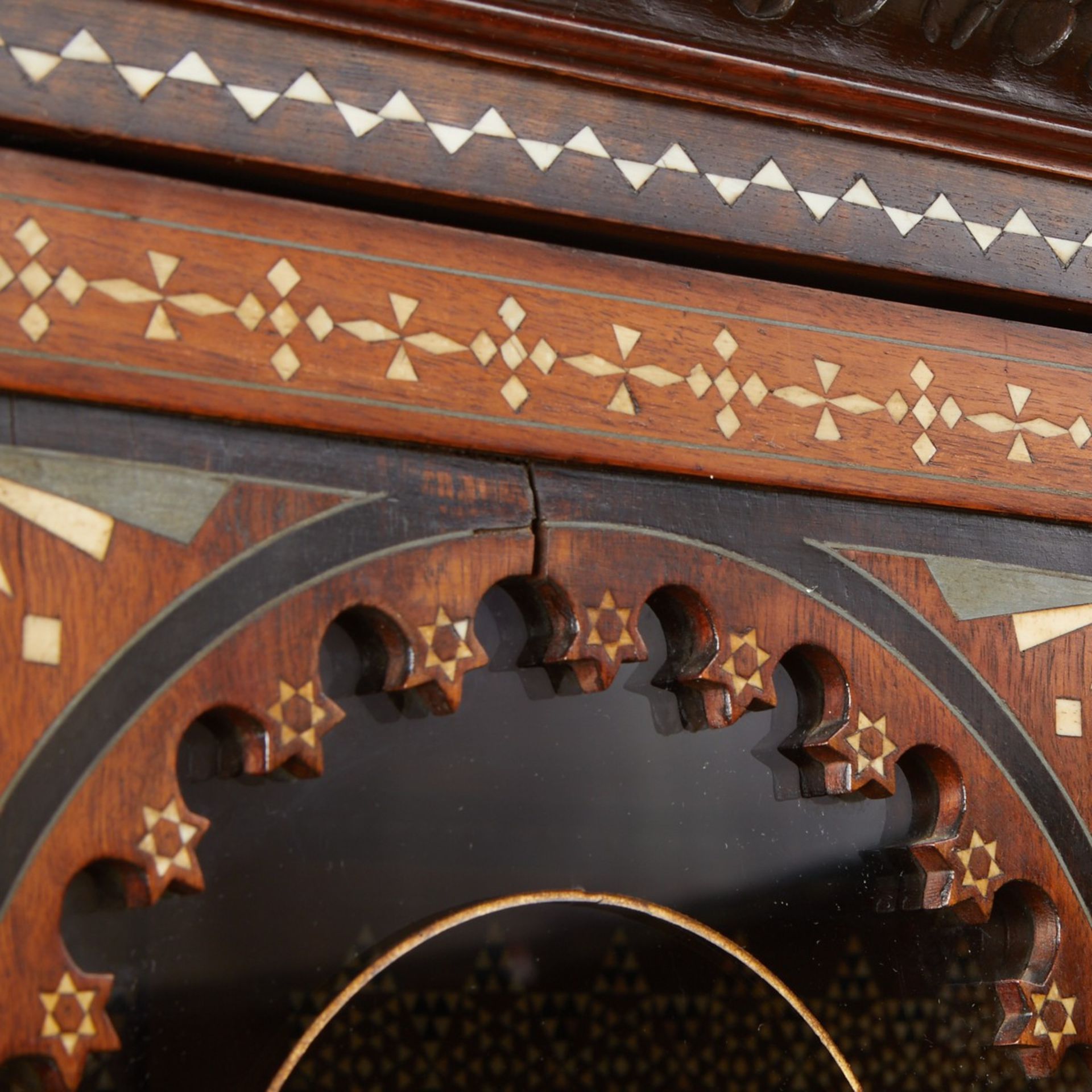 Syrian Inlaid Curio Cabinet w/ Painted Decoration - Bild 6 aus 8