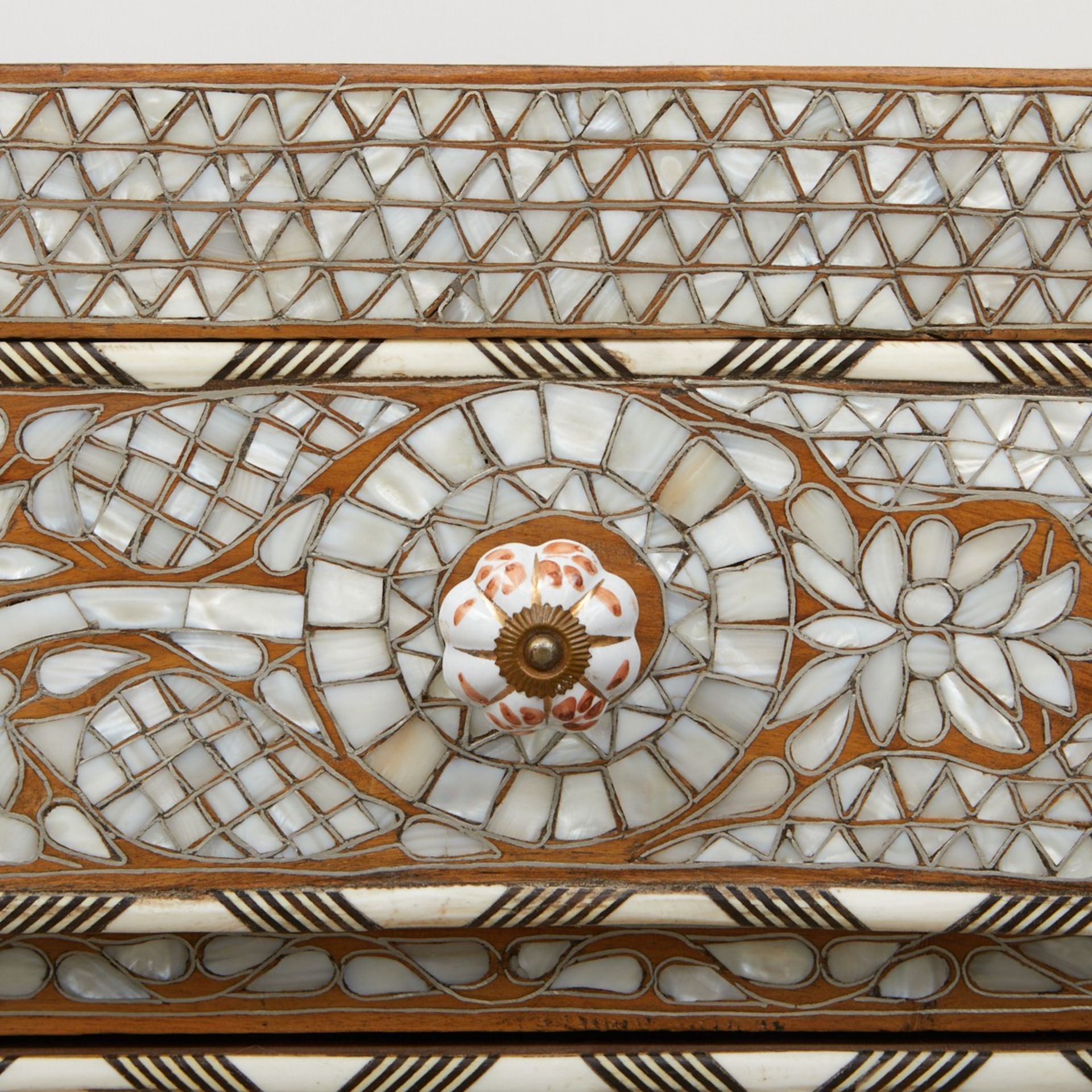 Syrian Mother of Pearl Inlaid Chest of Drawers - Bild 7 aus 9
