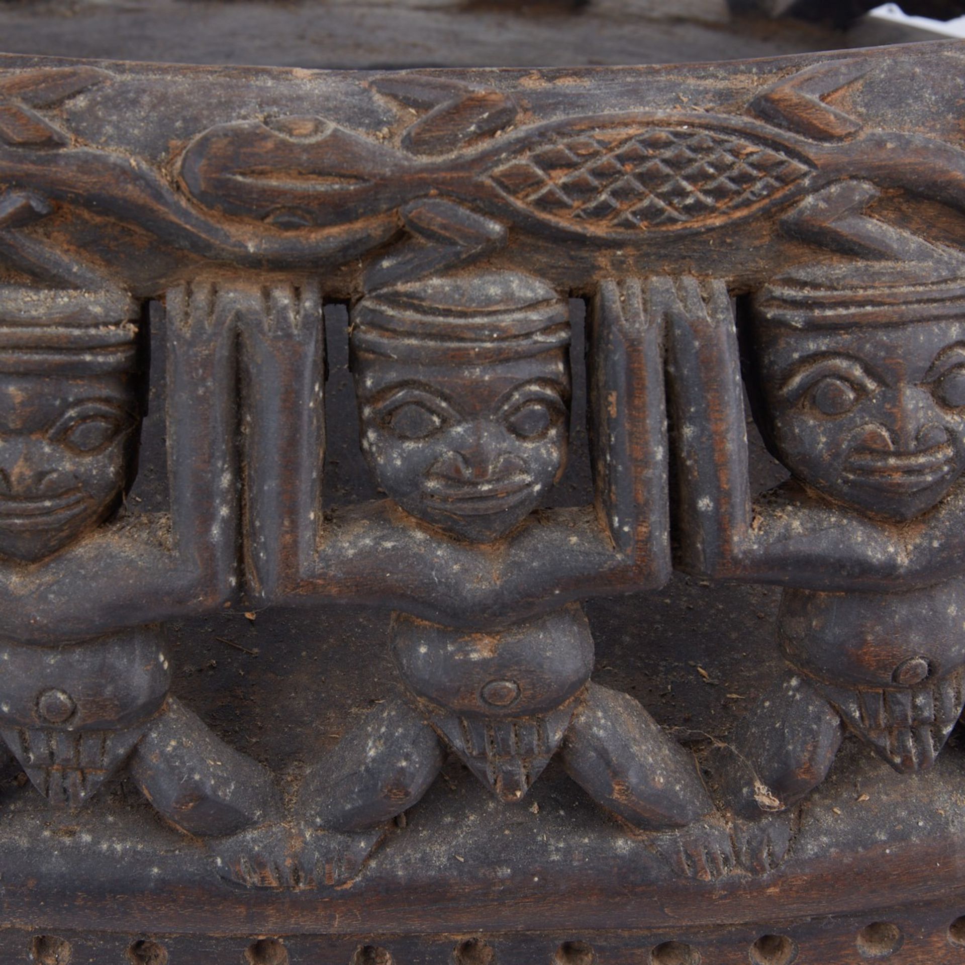 African Round Wooden Carving - Image 10 of 12