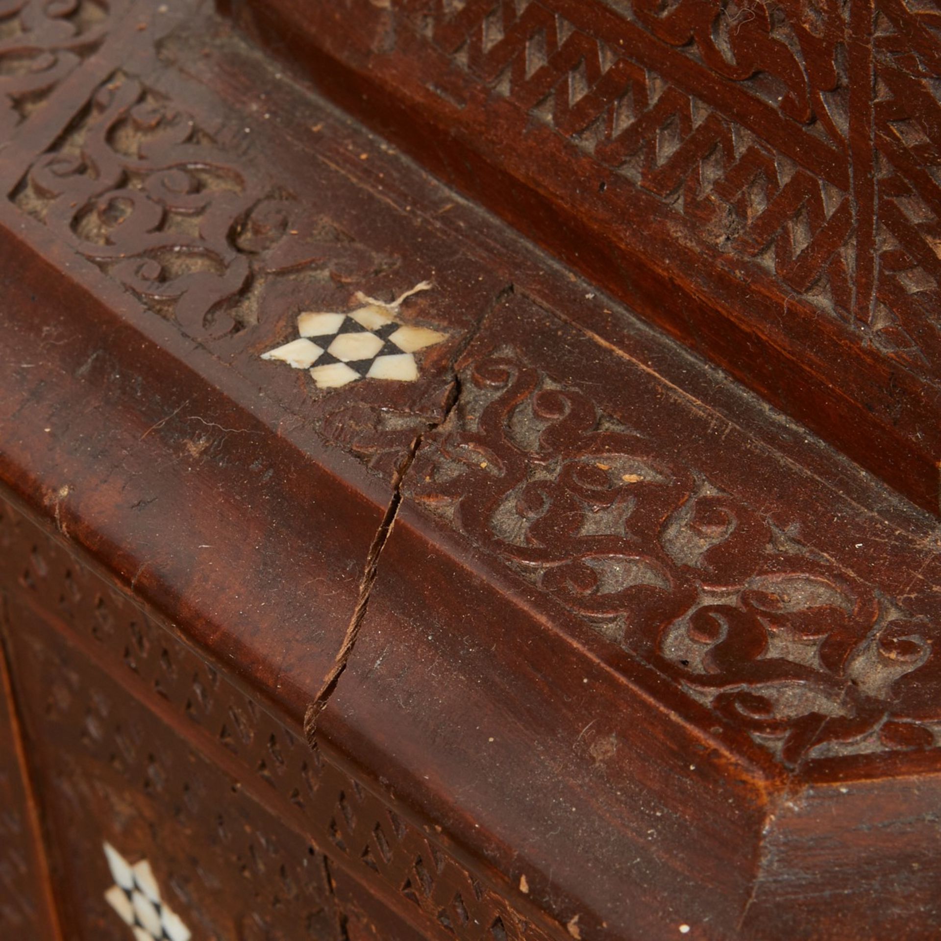 Syrian Hexagonal Mother of Pearl Inlaid Side Table - Bild 6 aus 8