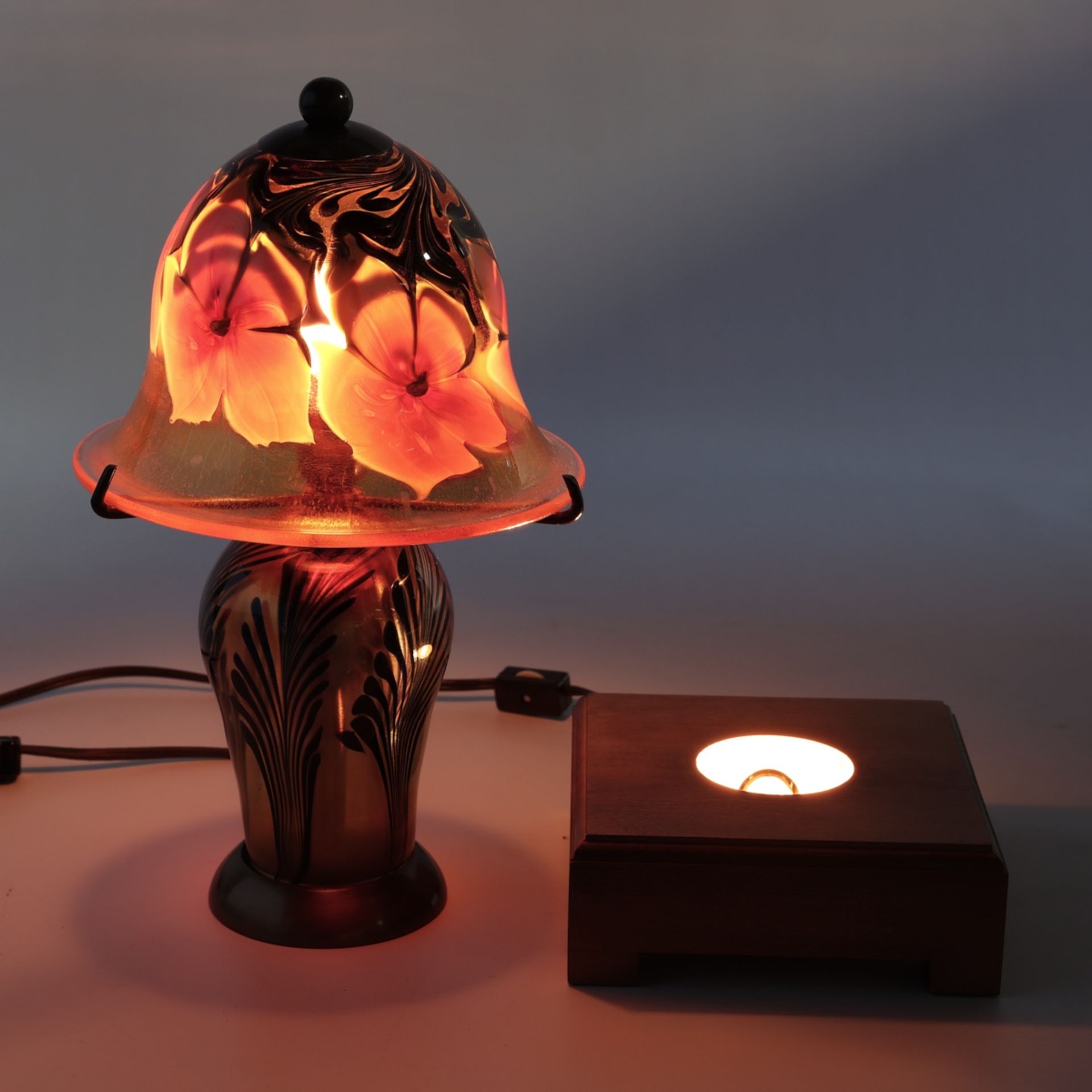 Lundberg Studios Art Glass Boudoir Lamp - Image 7 of 10