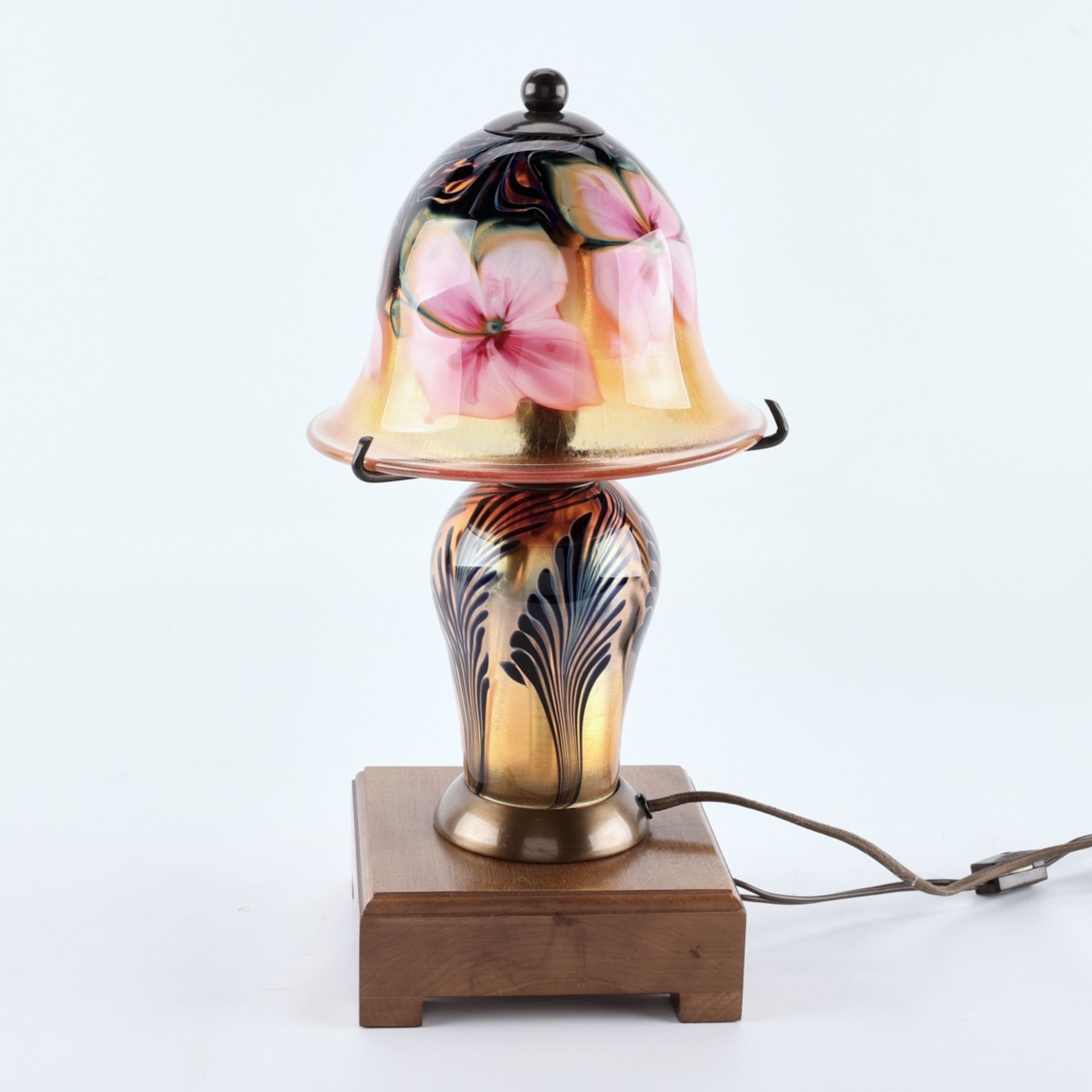 Lundberg Studios Art Glass Boudoir Lamp - Image 4 of 10