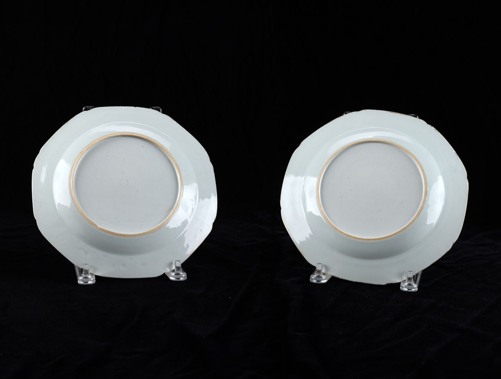 Pair Chinese Export Armorial Porcelain Plates - Bild 2 aus 4