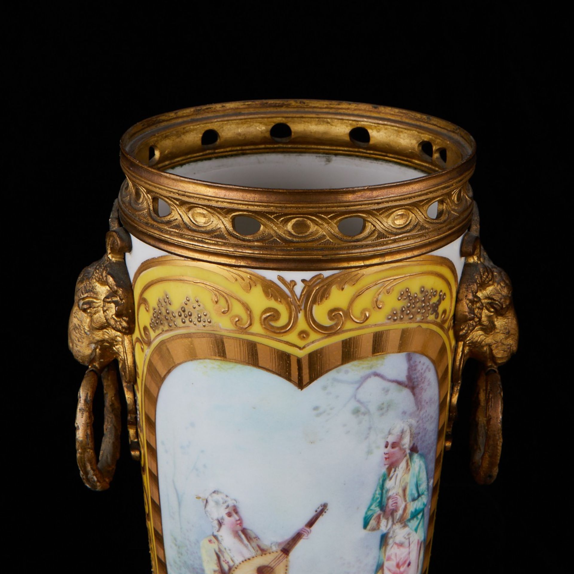 Pair of Yellow Sevres Style Urns - Bild 7 aus 13