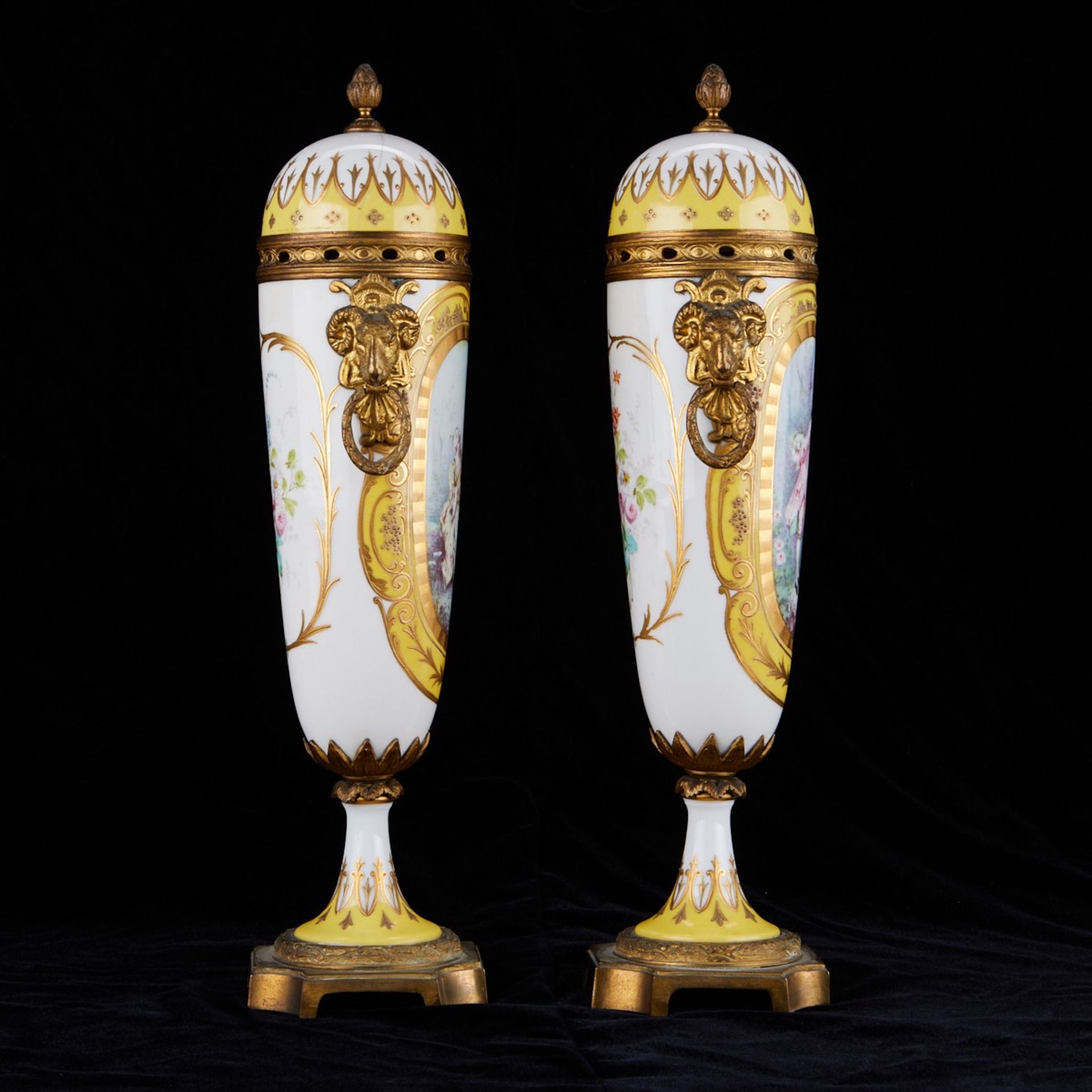 Pair of Yellow Sevres Style Urns - Bild 5 aus 13