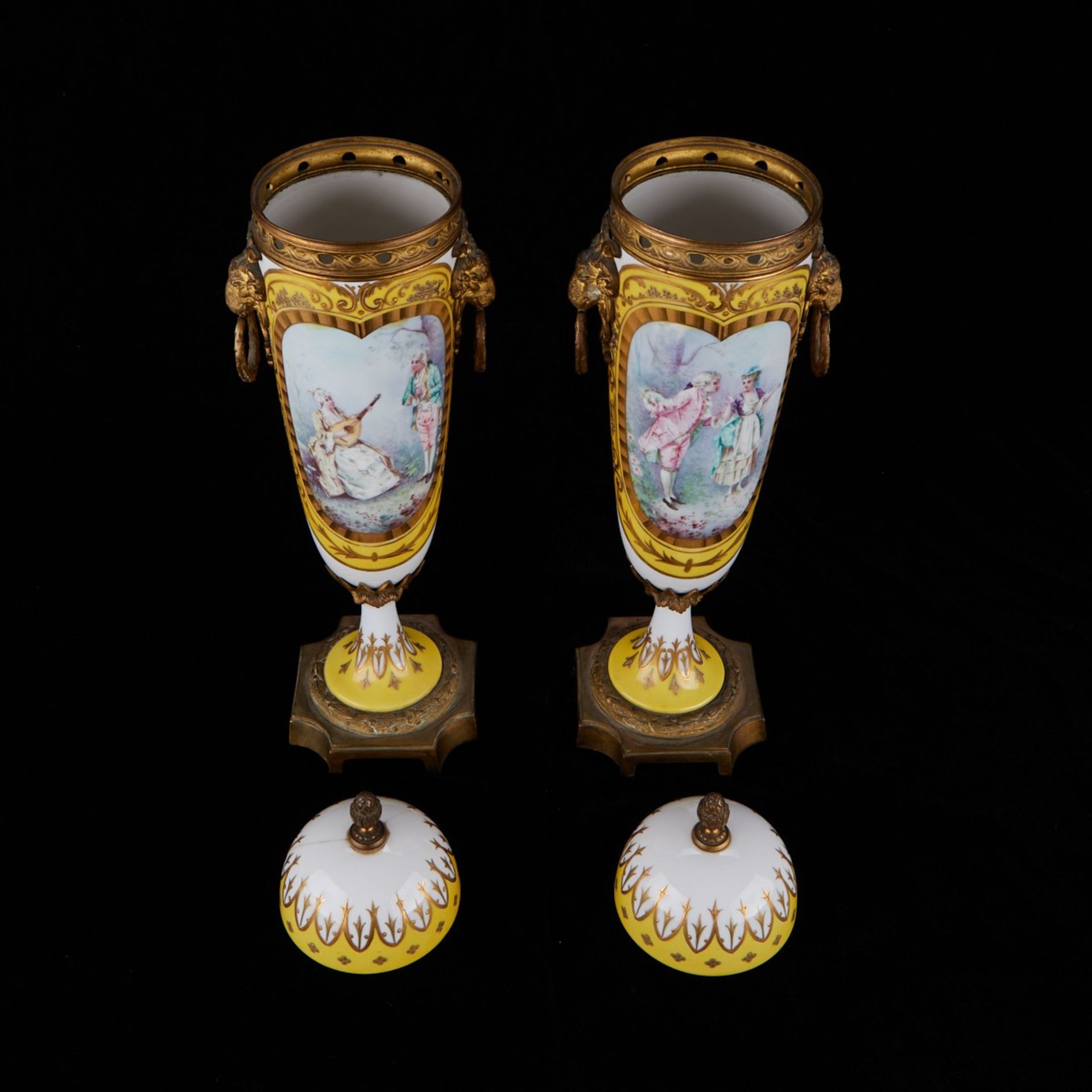 Pair of Yellow Sevres Style Urns - Bild 6 aus 13