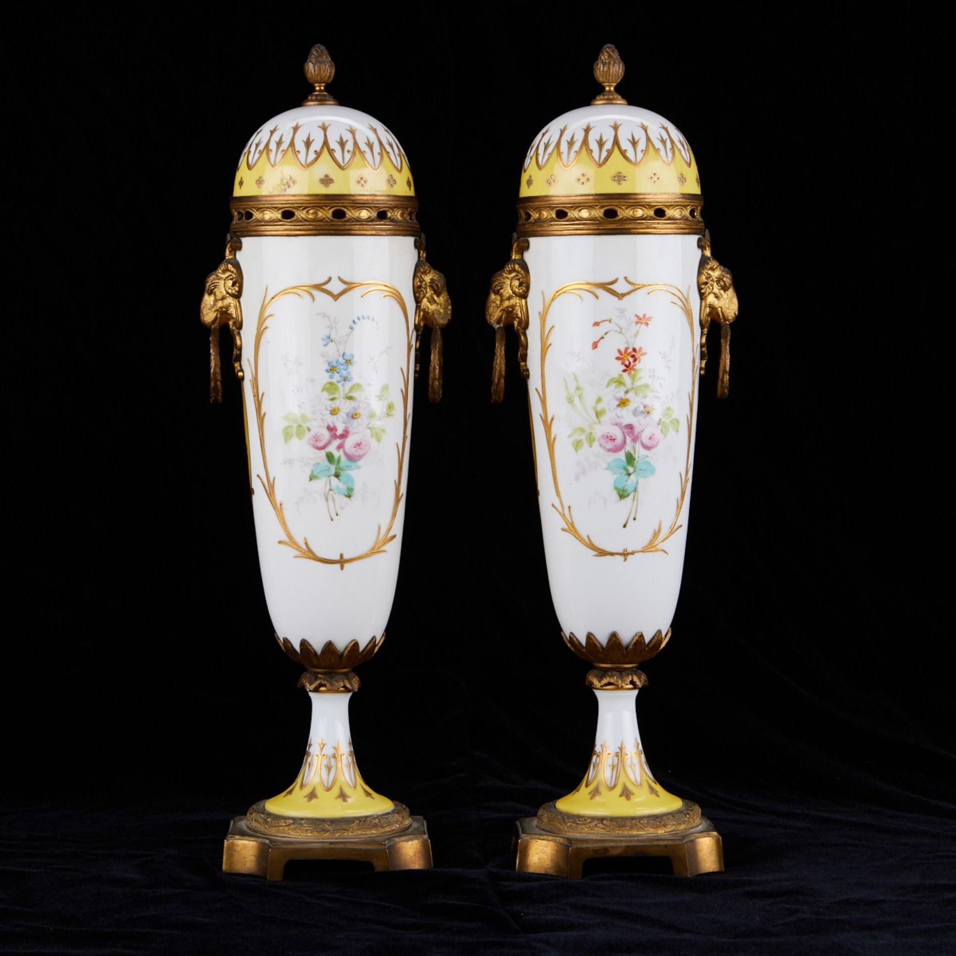 Pair of Yellow Sevres Style Urns - Bild 3 aus 13