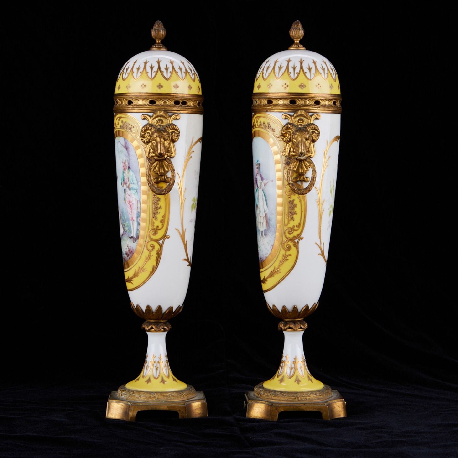 Pair of Yellow Sevres Style Urns - Bild 4 aus 13