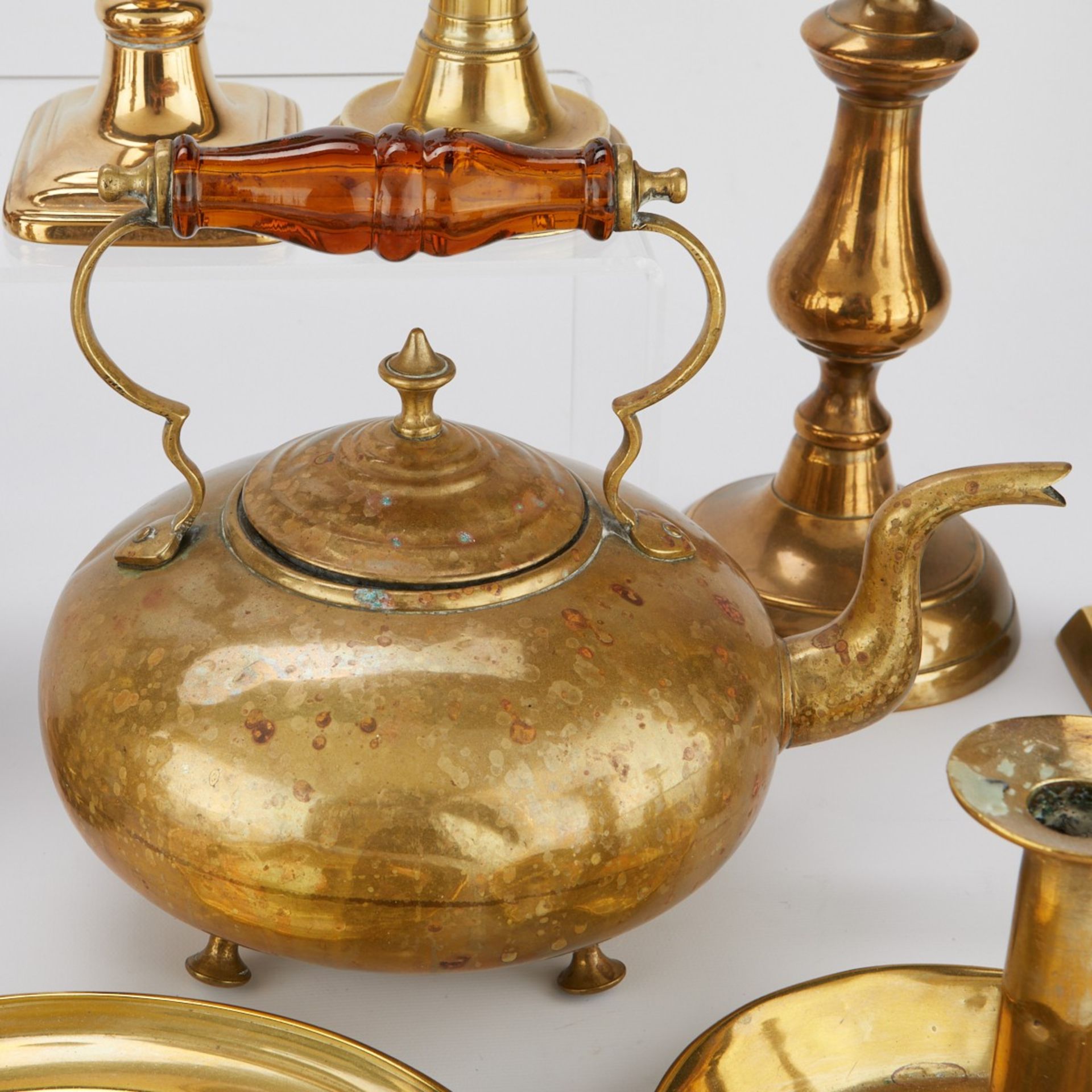 22 Antique Brass Candlesticks Teapot Tray - Bild 6 aus 6
