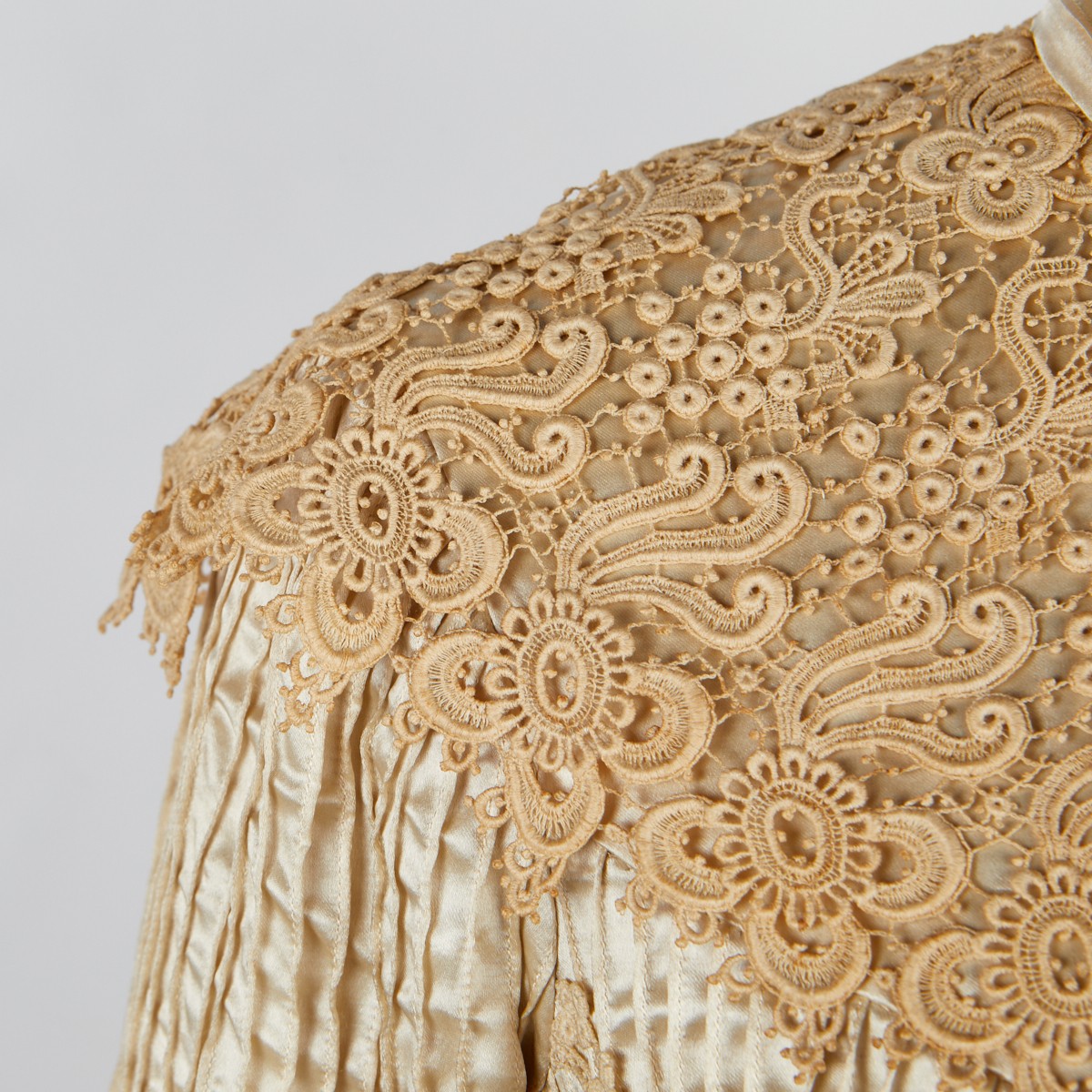 1890s Cream Silk Evening Dress - Image 6 of 10