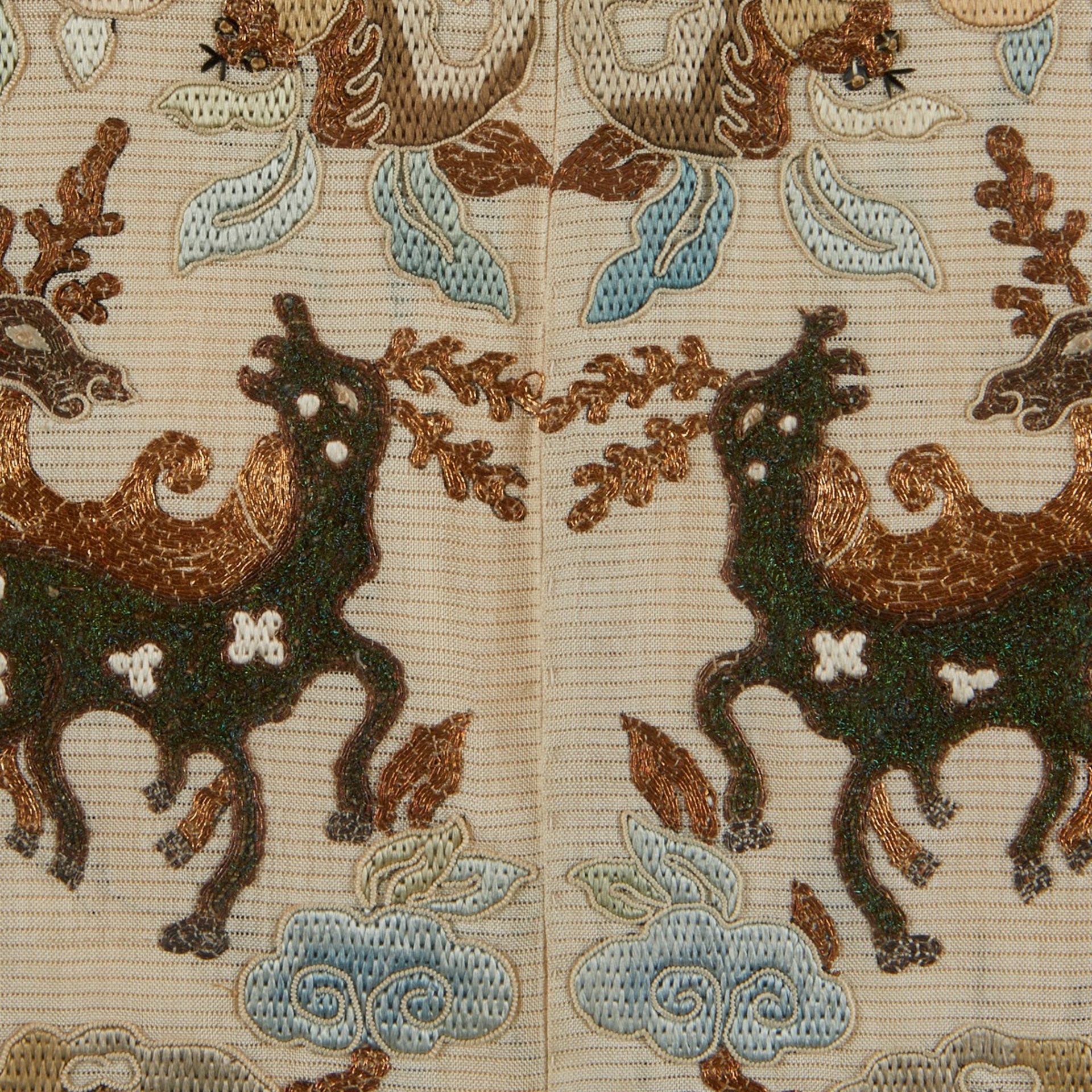 2 Pairs of Antique Chinese Silk Robe Cuffs - Bild 9 aus 10