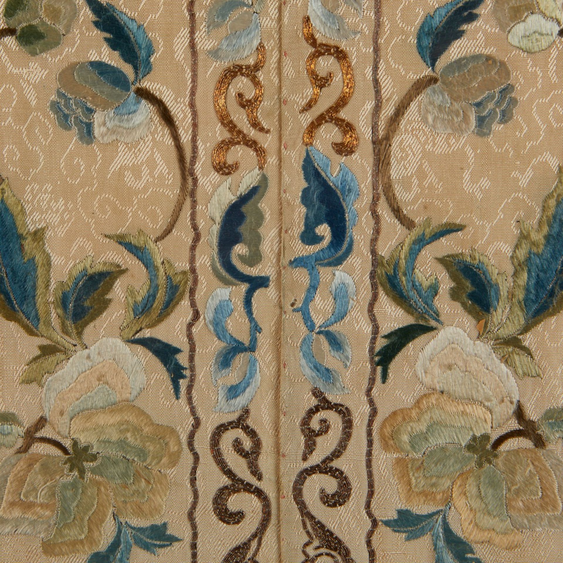 2 Pairs of Antique Chinese Silk Robe Cuffs - Bild 4 aus 10
