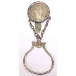 Silberner Rockstecker mit Schlüsselring und Kronentaler Mailand 1793