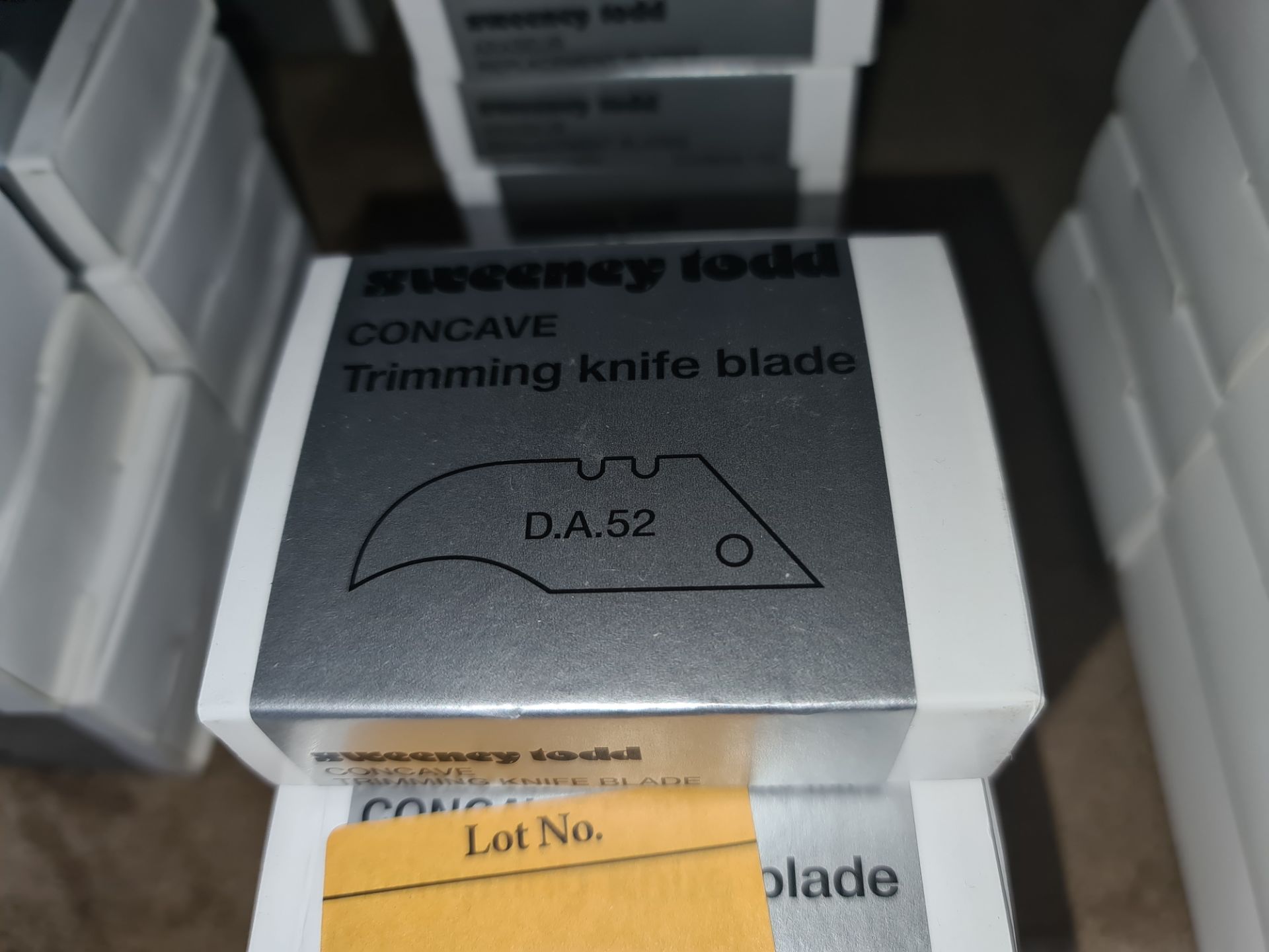 9 boxes of Sweeney Todd concave trimming knife blades, product code DA52Lots 31 - 328 comprise the - Image 2 of 3