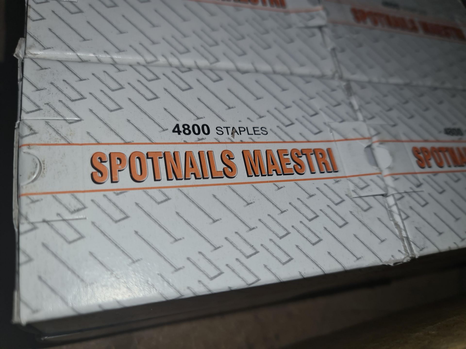 10 boxes of Maestri Spotnails, comprising 8 boxes of 22mm type 60622 staples & 2 boxes of 16mm - Image 4 of 5