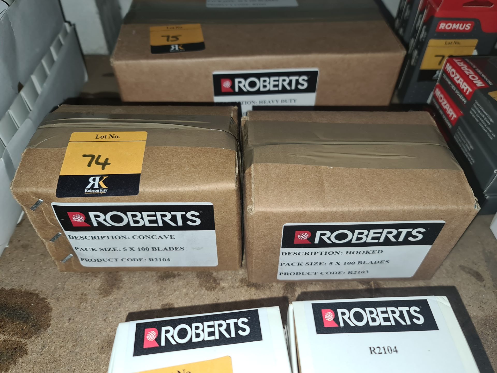 10 boxes of Roberts R2104 concave blades, product code R2104 - each box containing 100 bladesLots 31