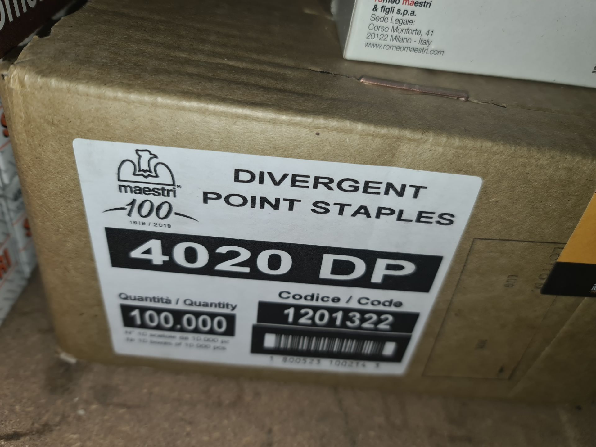 10 boxes of Maestri divergent point staples code 4020 DP/1201322. Each box contains 10,000 pieces - Image 3 of 3