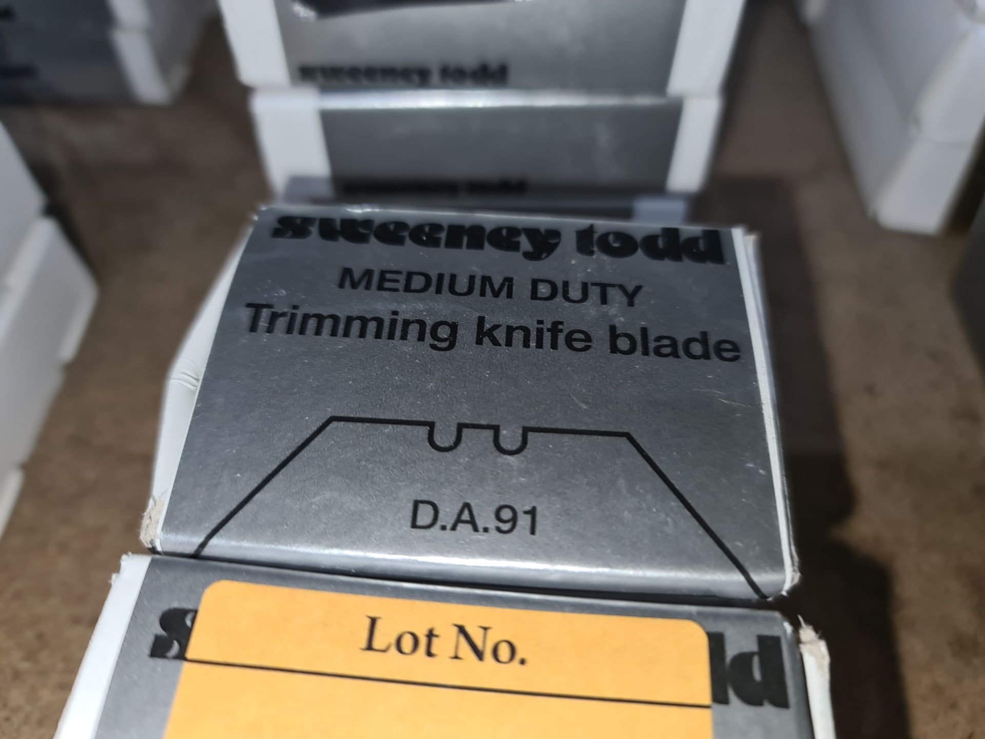 4 boxes of Sweeney Todd medium duty trimming knife blades, product code DA91Lots 31 - 328 comprise - Image 3 of 3