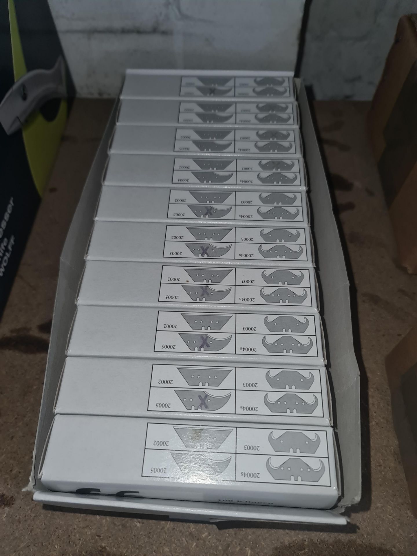 10 boxes of FF (Floorfit) blades, each box containing 100 universal trimming bladesLots 31 - 328 - Image 2 of 3