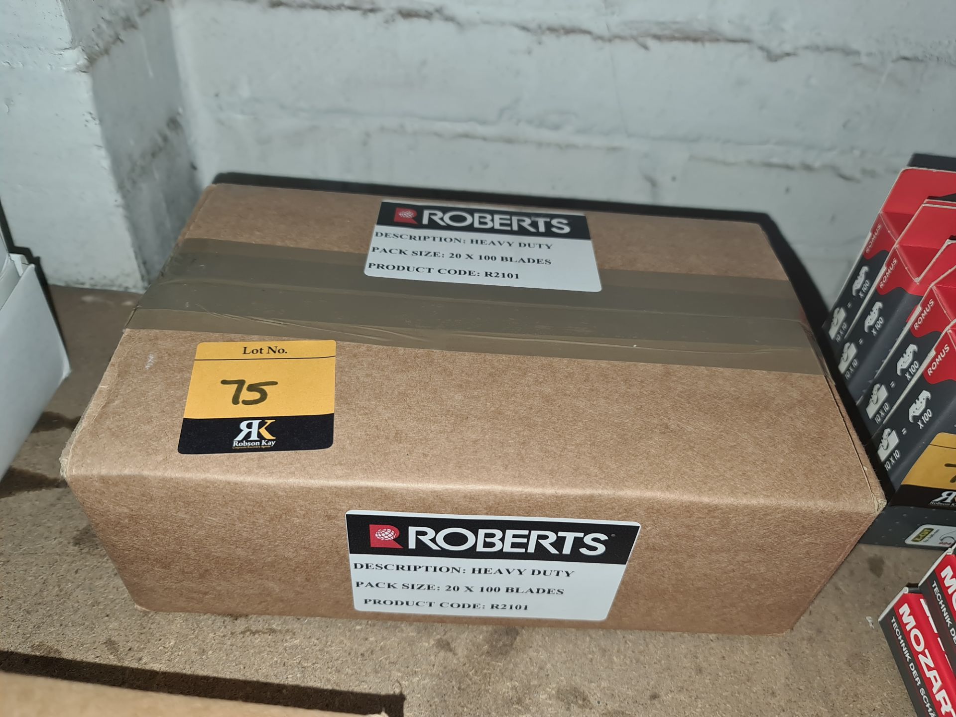 20 boxes of Roberts heavy duty blades, product code R2101 - each box contains 100 blades meaning 2,