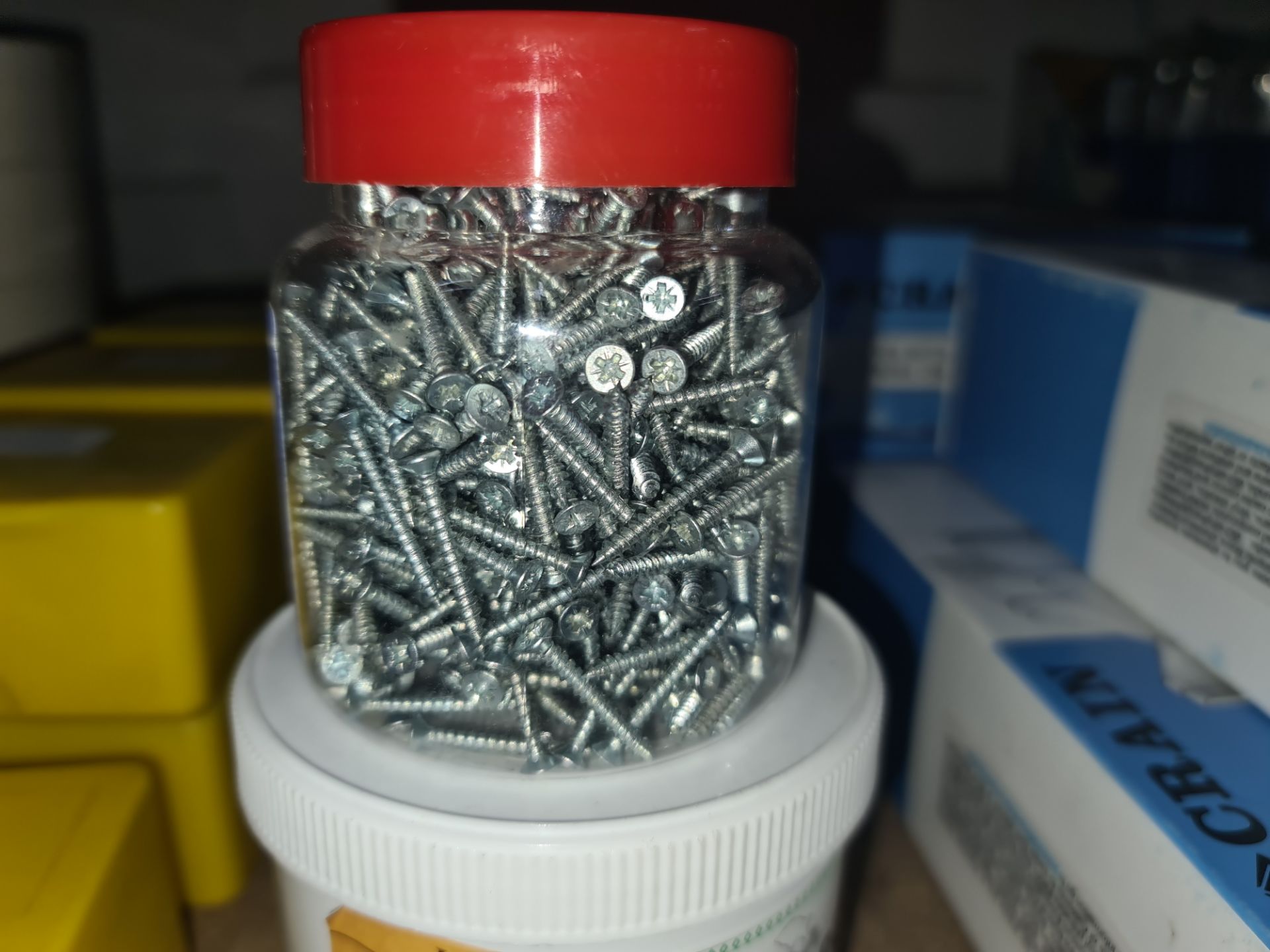 8 tubs of nails comprising 6 tubs of Sweeney Todd Blades blued tacks (20mm) plus 1 box of Janser - Image 3 of 5