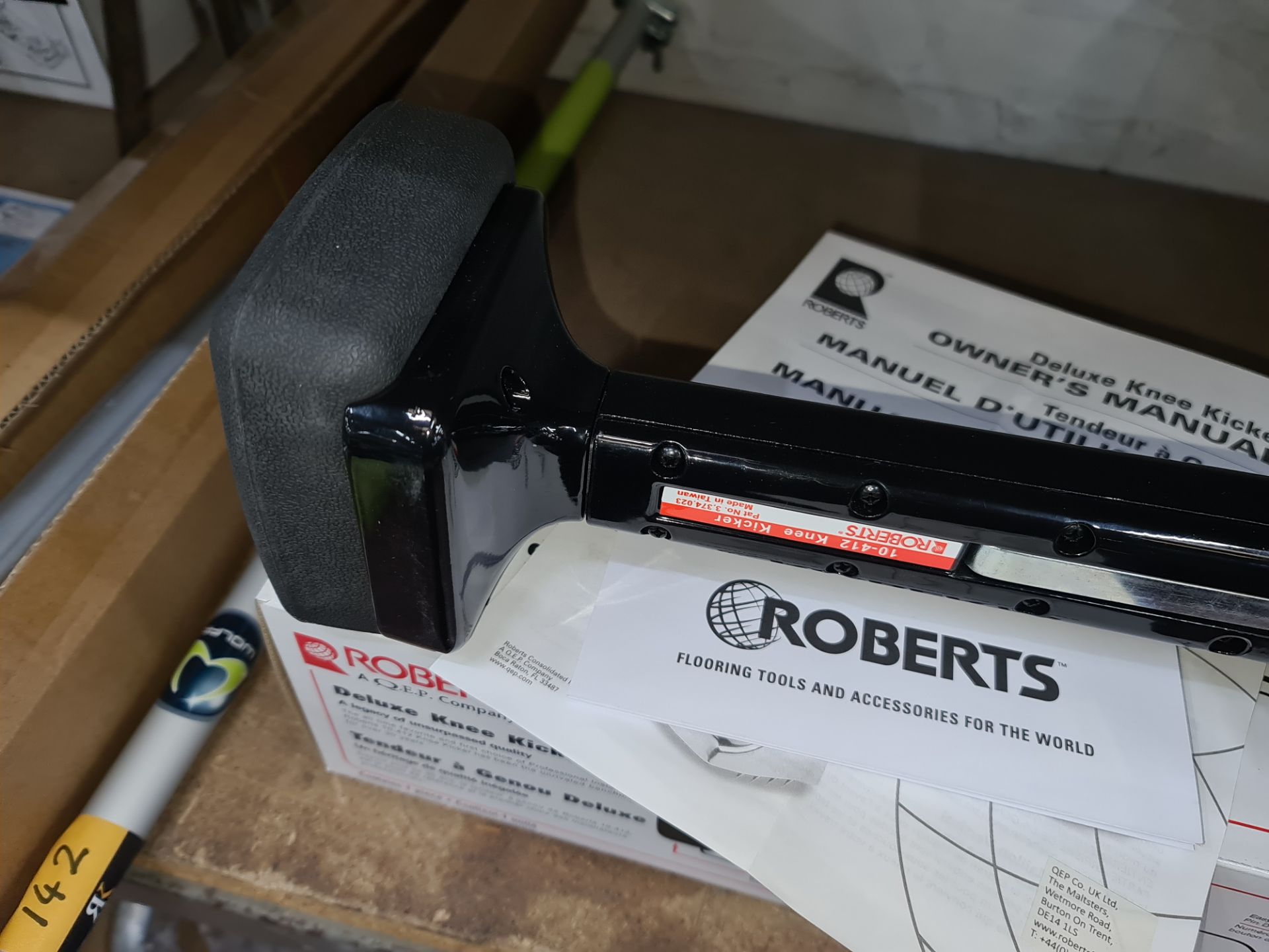 Roberts deluxe duty knee kicker, product code 10-412BKLots 31 - 328 comprise the total assets of a - Image 5 of 8