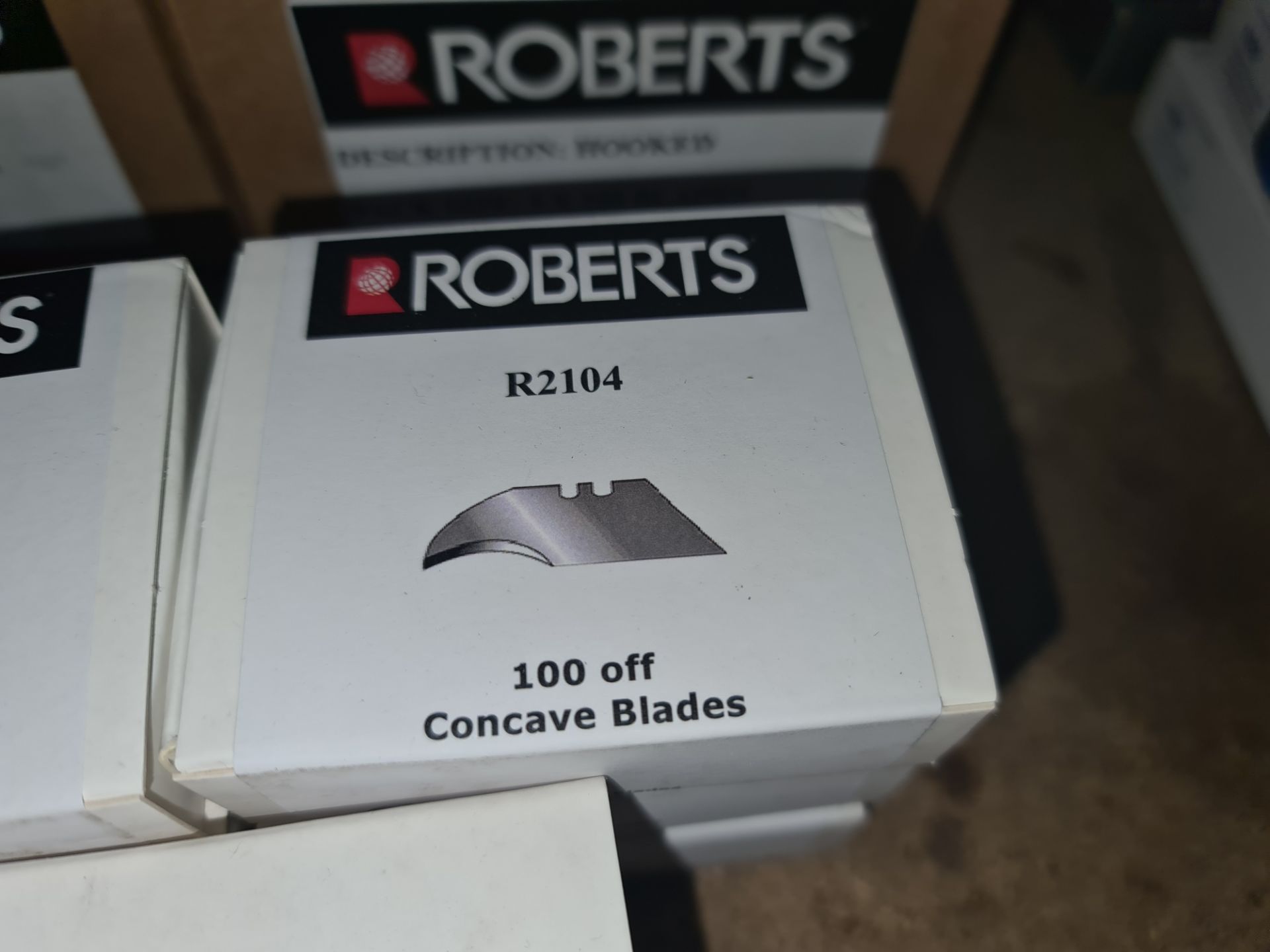 7 boxes of Roberts R2104 concave blades, each box containing 100 bladesLots 31 - 328 comprise the - Image 2 of 2